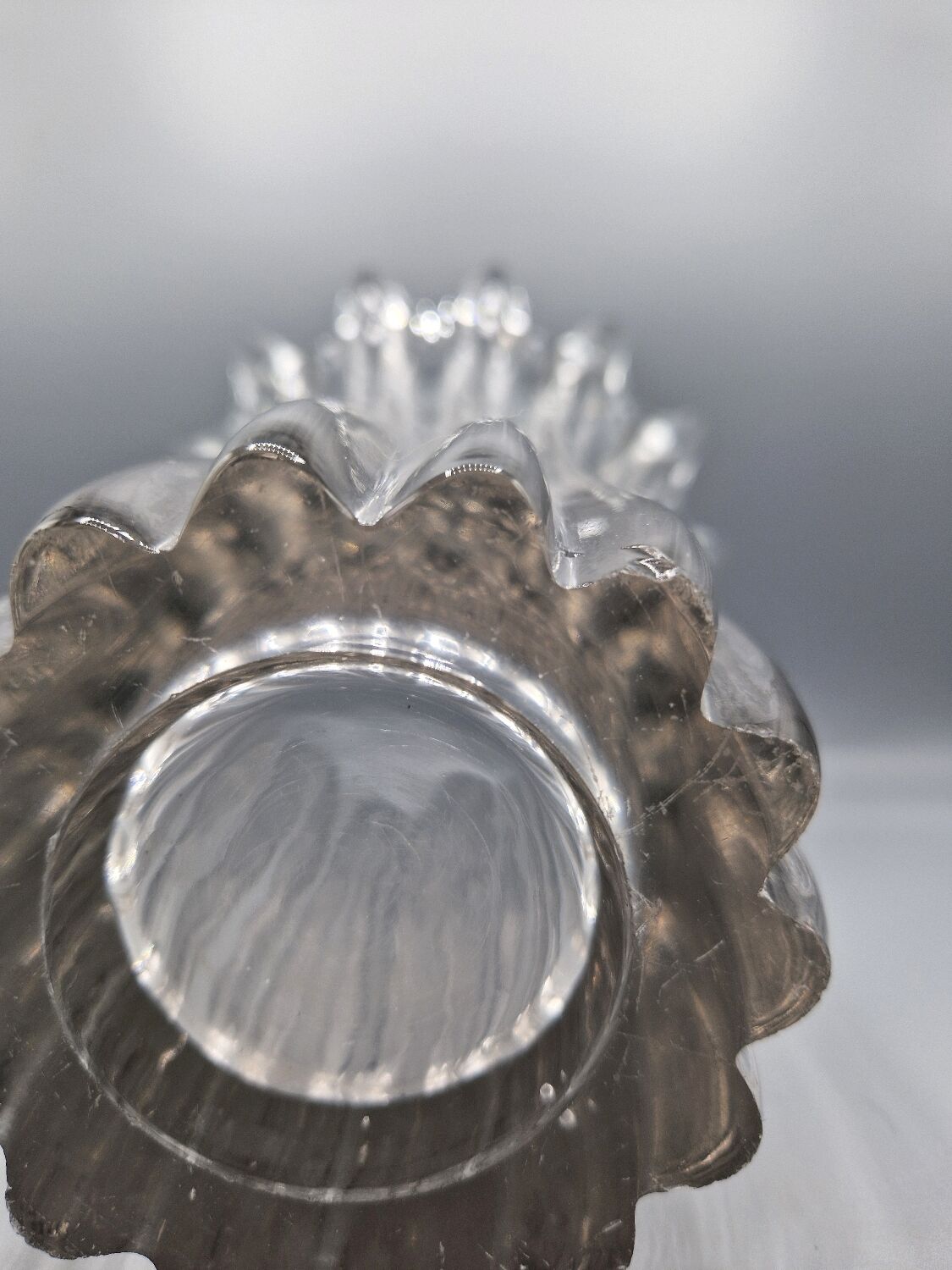 Large vintage clear glass fluted vase with wavy rim 26 cm