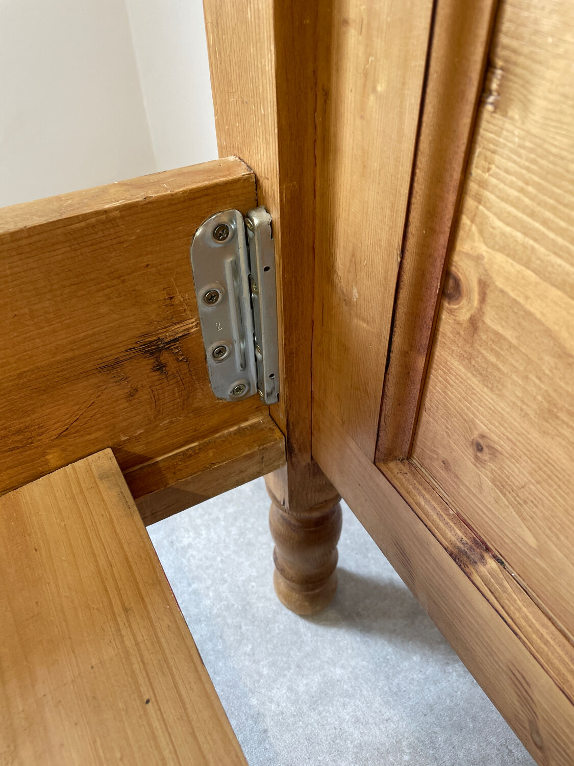 Read a person in pin Interiors.