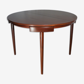 Scandinavian extendable round table Hans Olsen