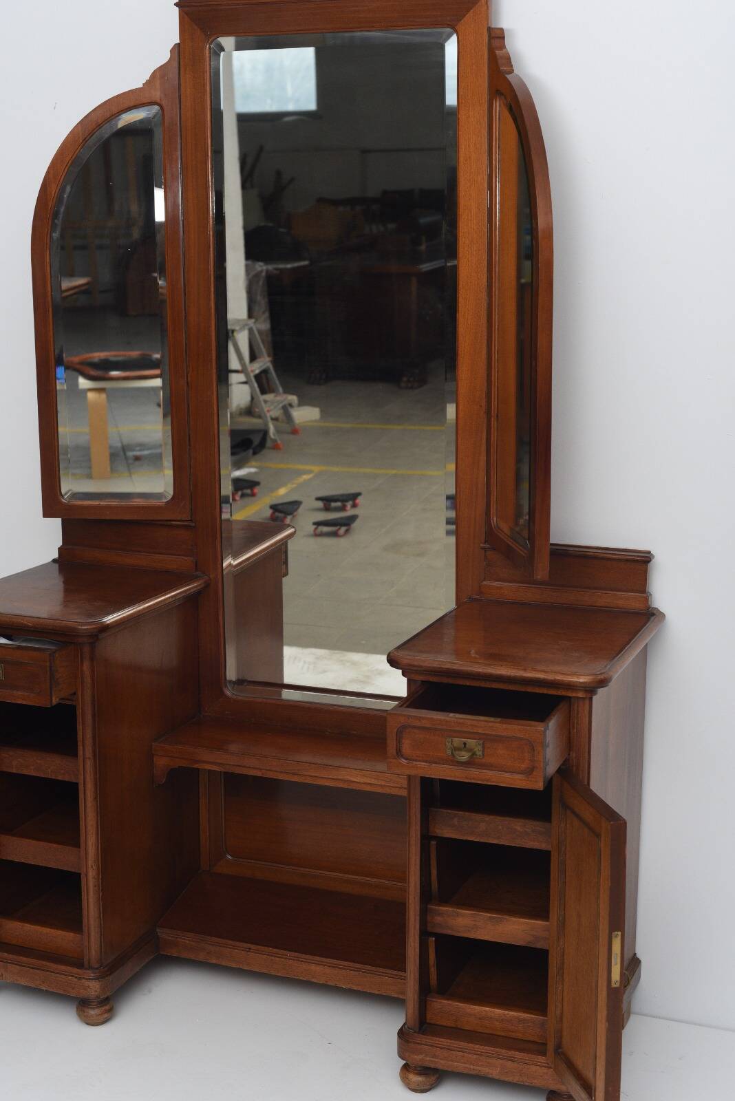 Art Nouveau Toilet with 3 mirrors, beginning of XX century