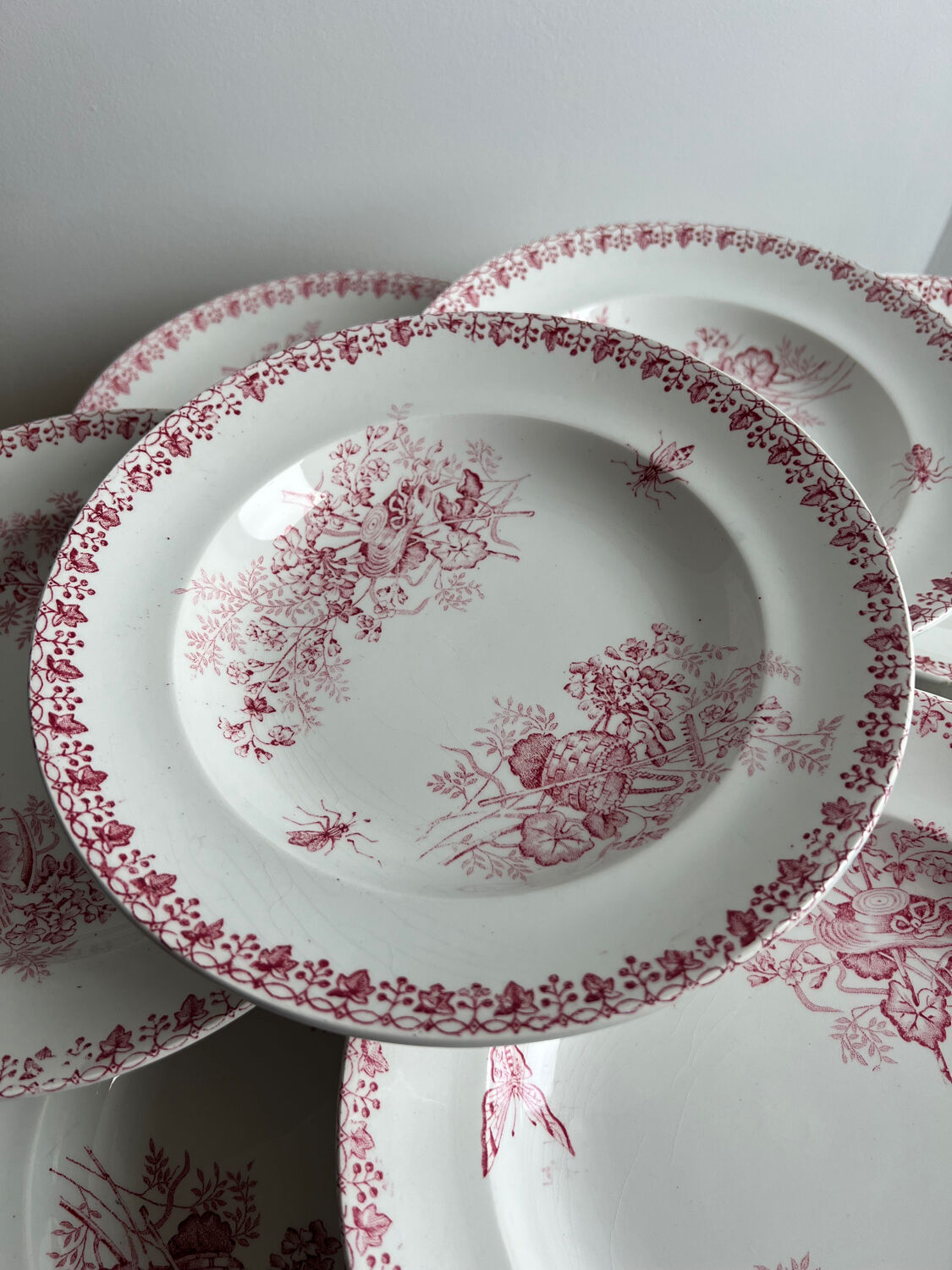 Set of 8 hollow plates - Onnaing Moisson Terre de fer