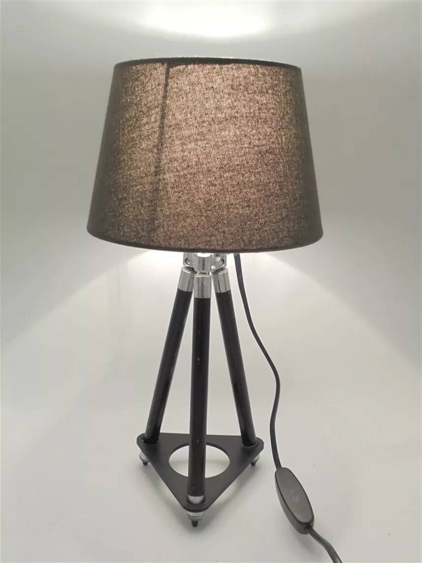 Tripod lamp