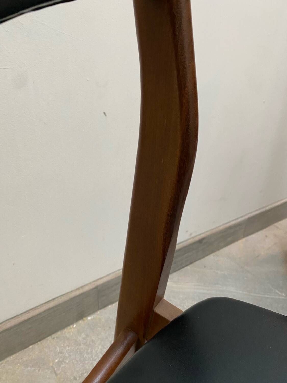 Set of 6 Scandinavian Skaï and teak wood chairs