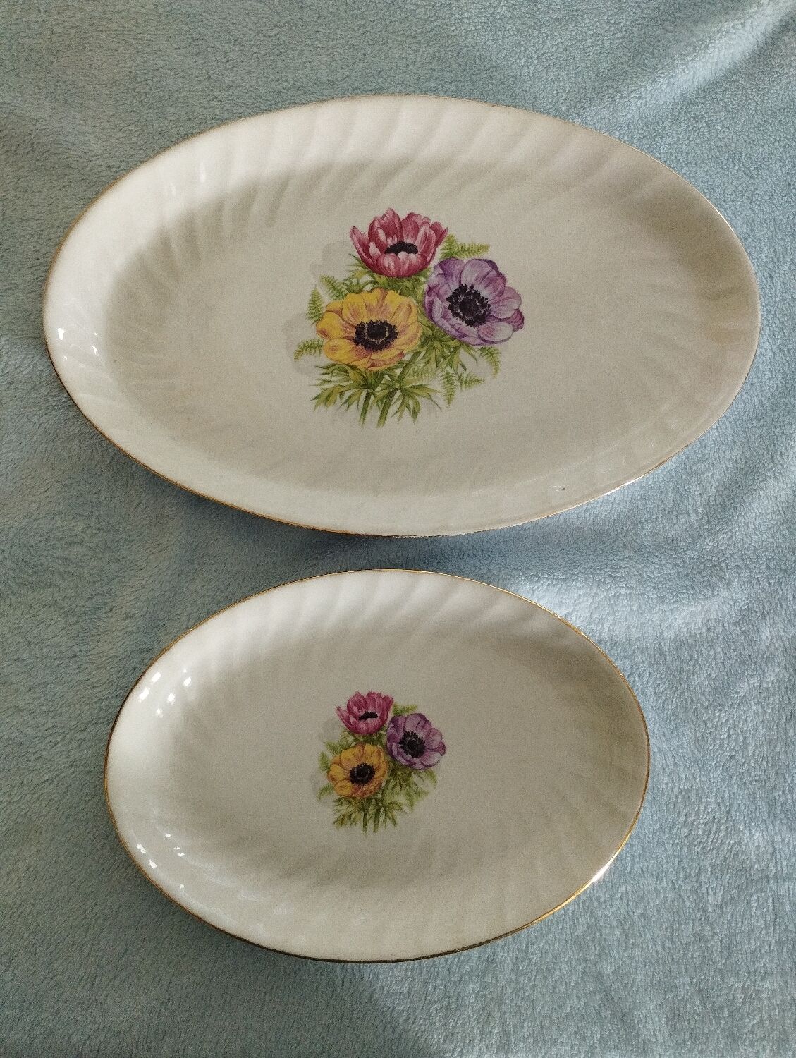 Set of 2 Vitriam porcelain dishes