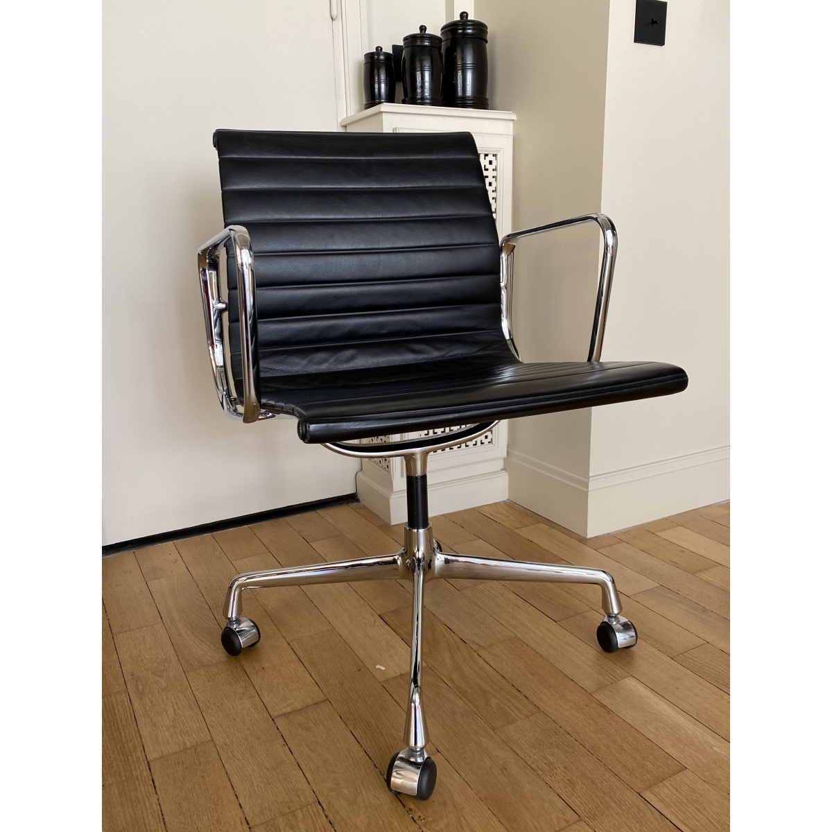 Armchair ea108 by Charles Eames Vitra edition