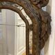 Grand miroir ou trumeau à parcloses en bois sculpté et doré. Travail italien du début du XIXe siècle