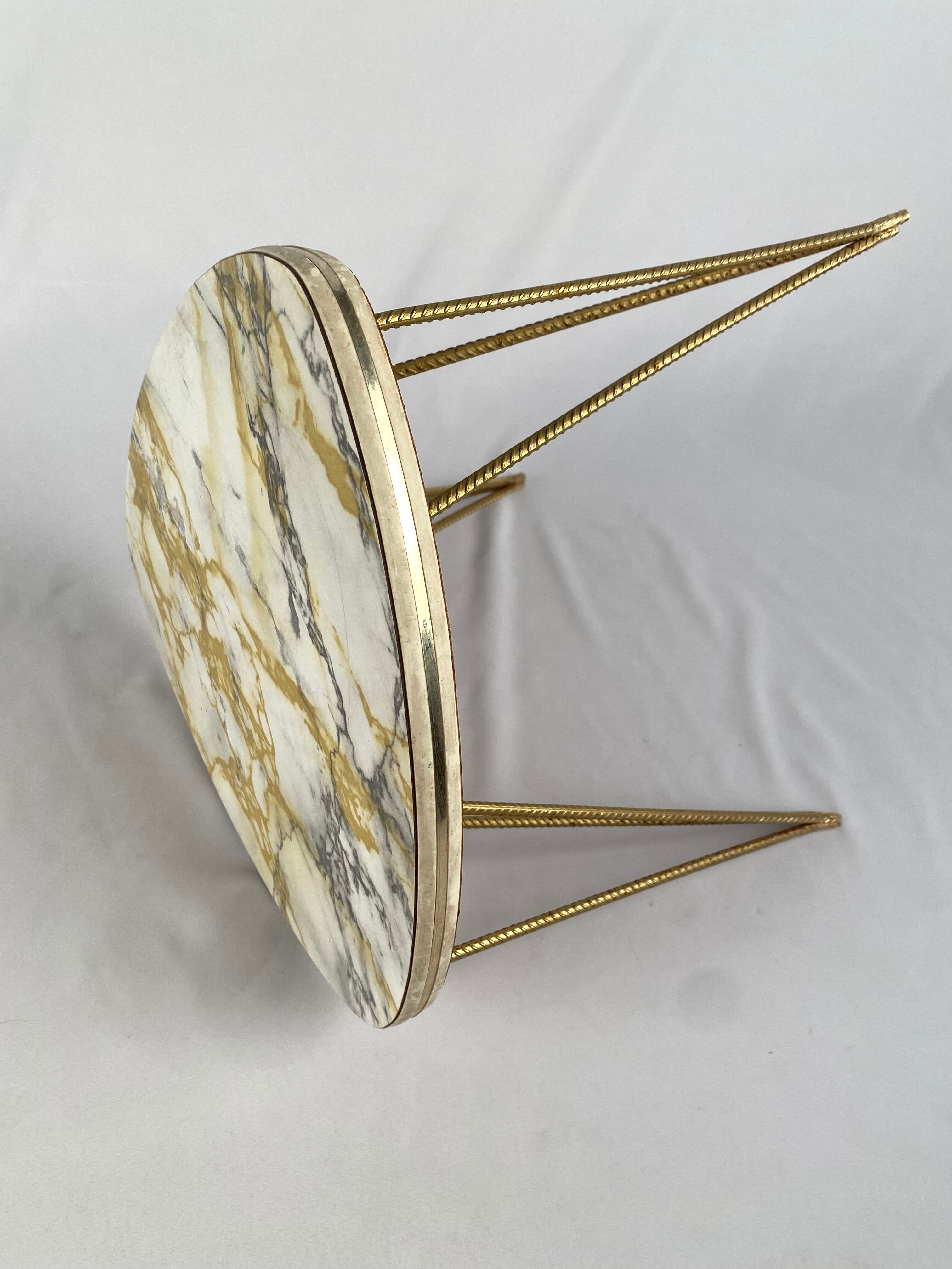 Formica tripod plant holder