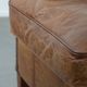Fauteuil à oreilles de style anglais couleur cognac en cuir de vache.