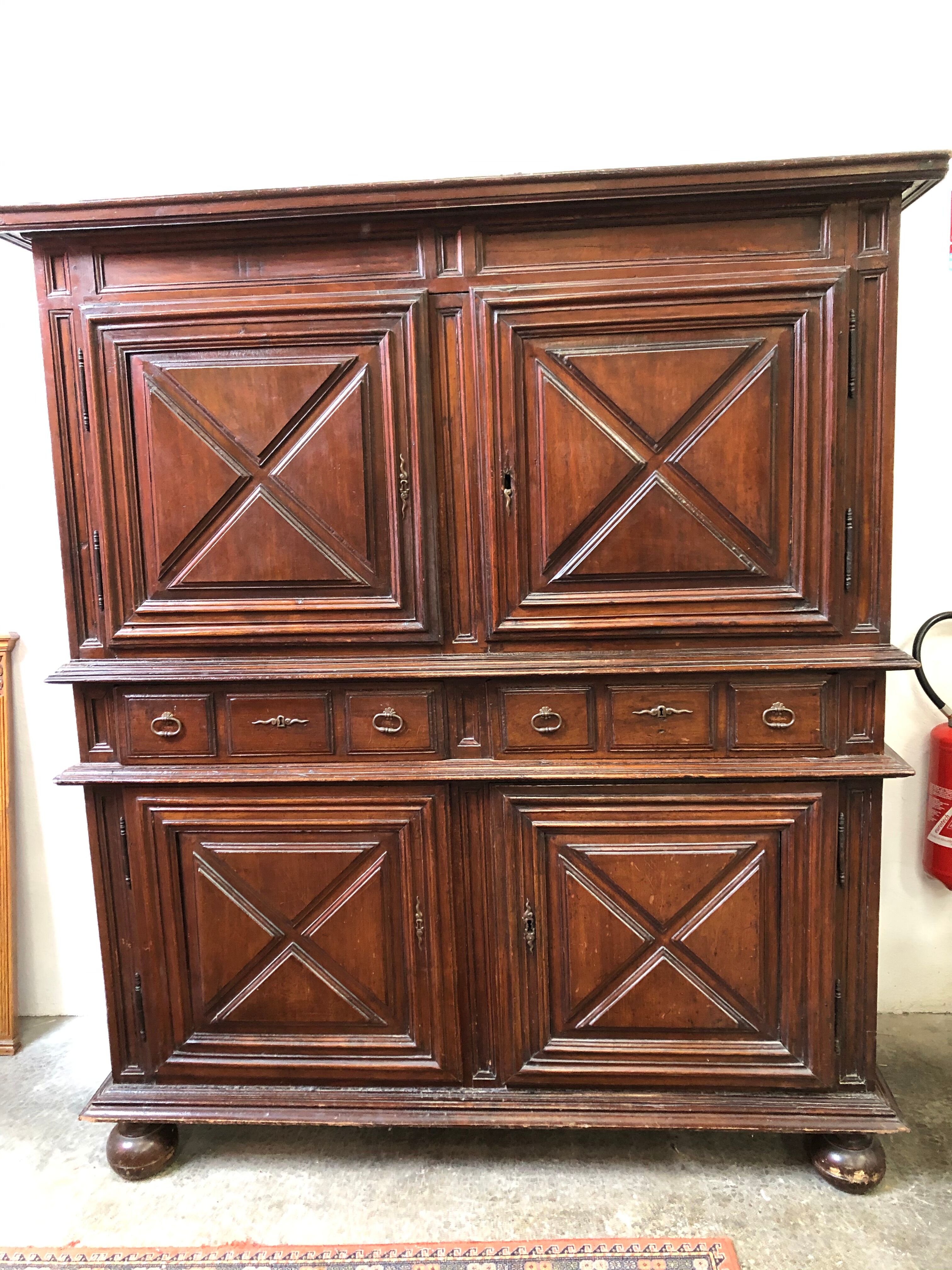 Buffet  2 corps ancien 17/18 éme siècle