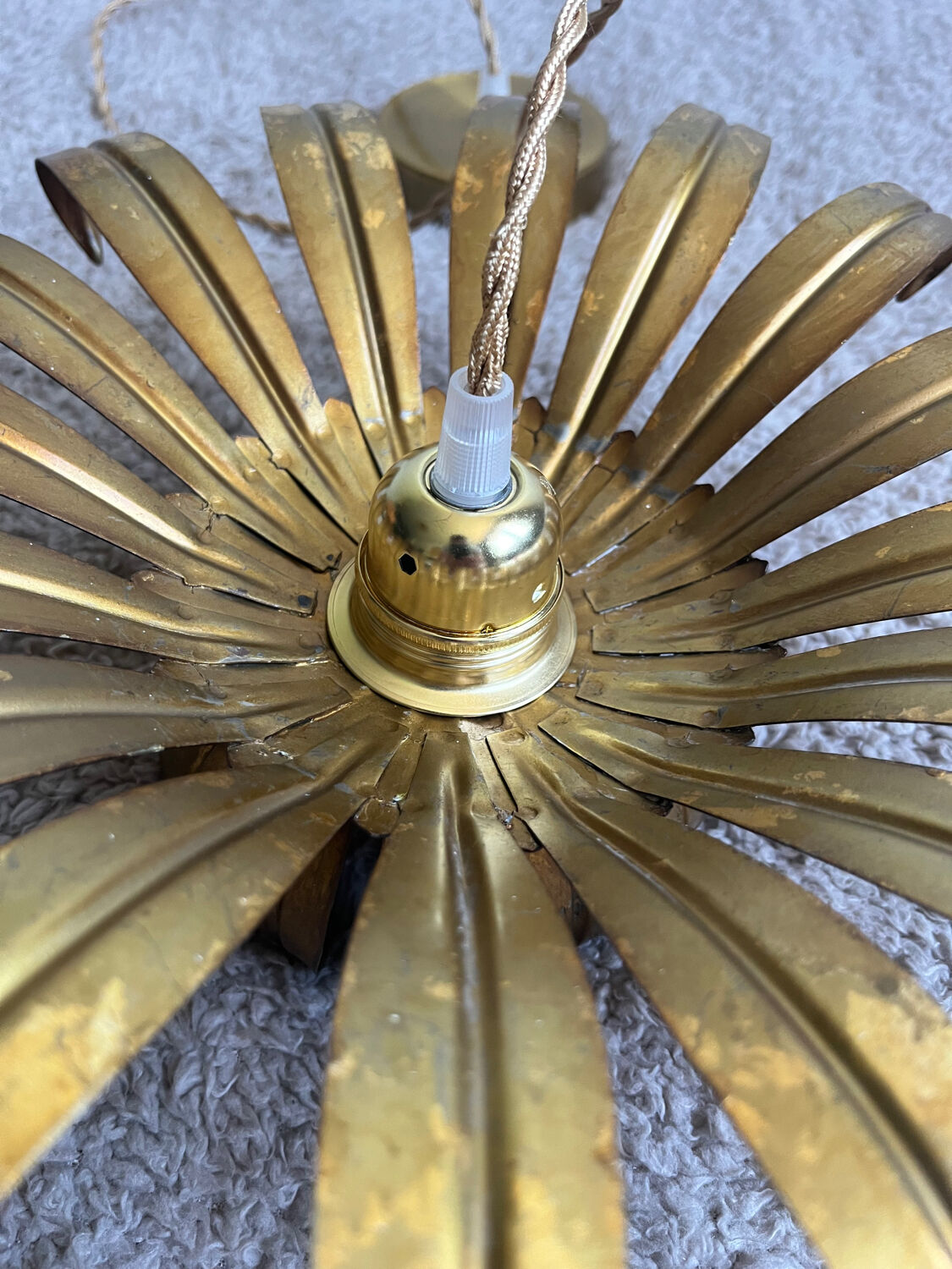 Ceiling lamp pendant in aged gilded metal palm leaf