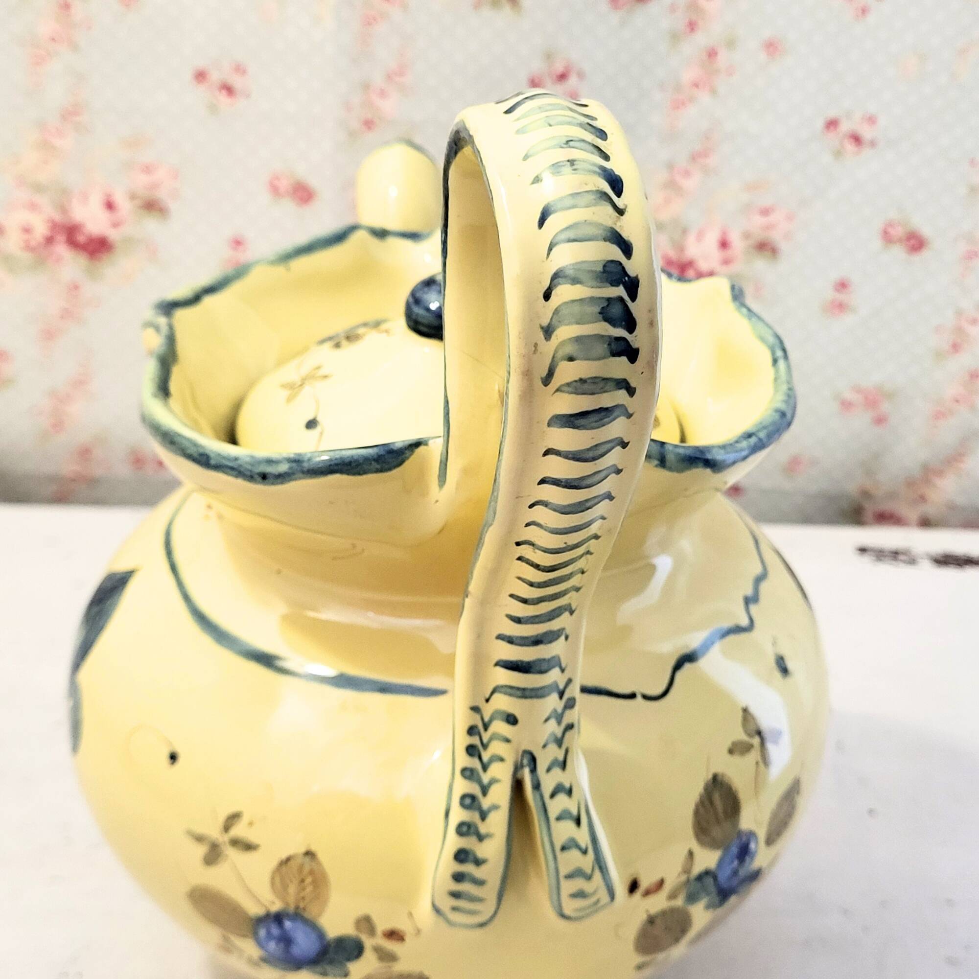 Vintage Martres-Tolosane teapot in yellow earthenware with fleur-de-lis decoration