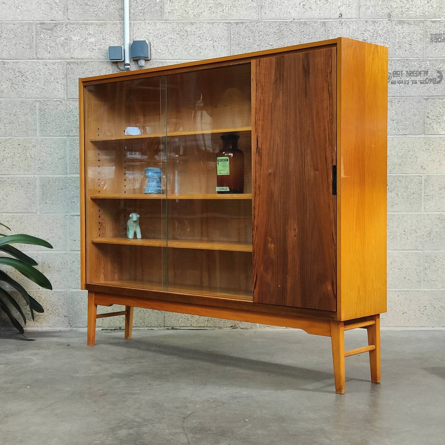 Bibliothèque vitrée Interier Praha Jiri Jiroutek 1960