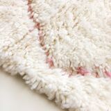 Moroccan berber carpet beni ouarain ecru with pink diamonds engraved 295x200cm