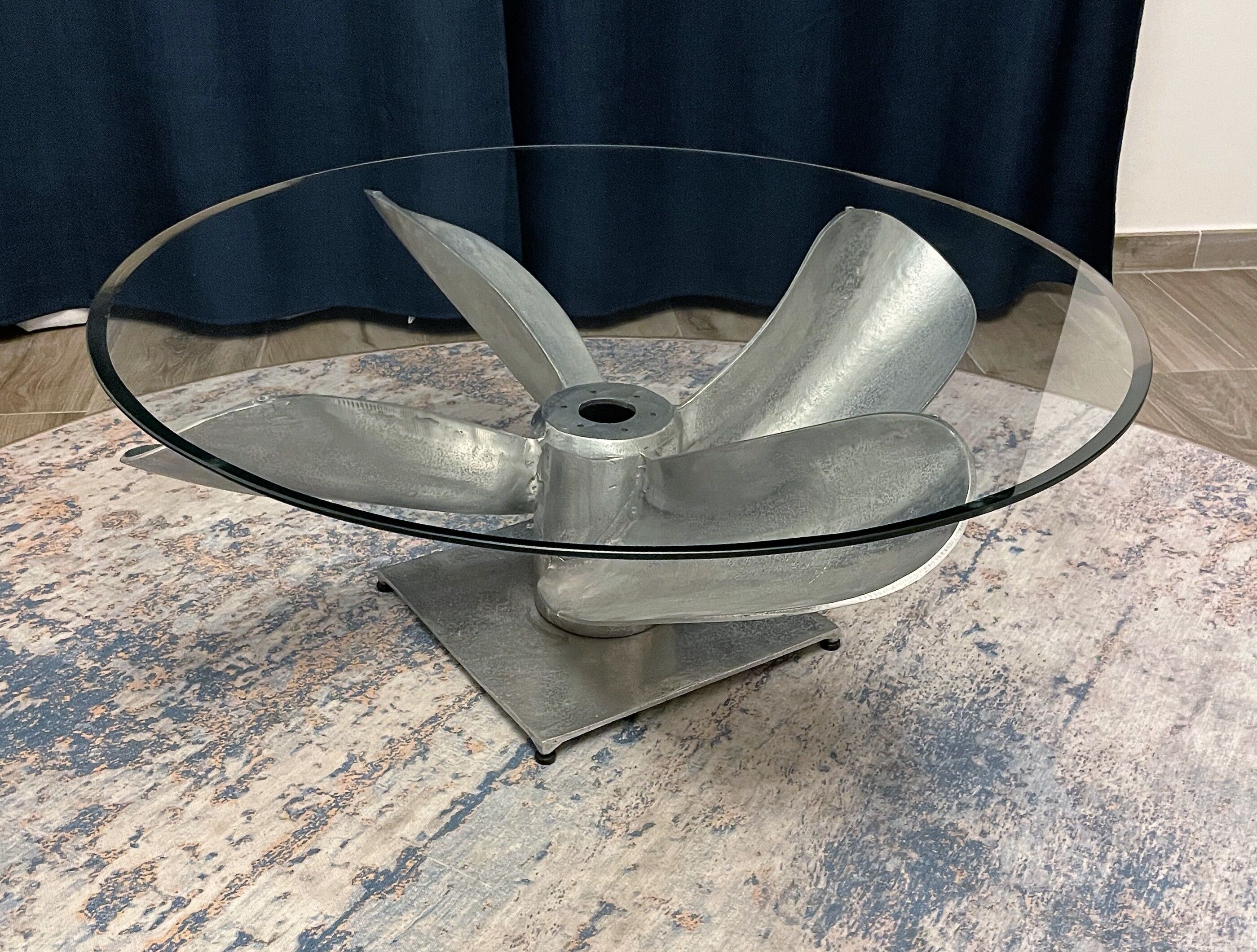 Round coffee table "Propeller"