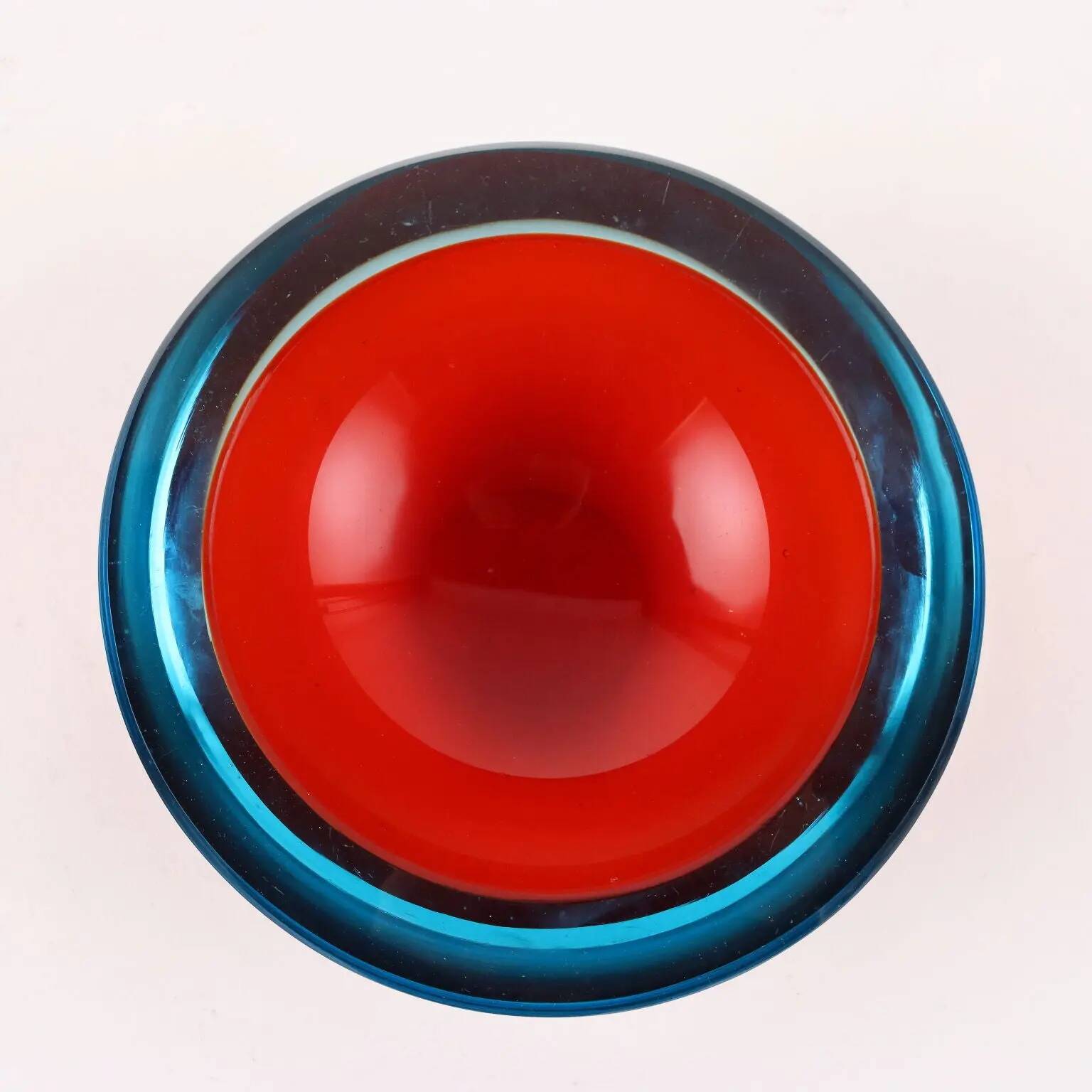 Vintage bowl from the 1960s in multicoloured glass from Murano, Italy.
