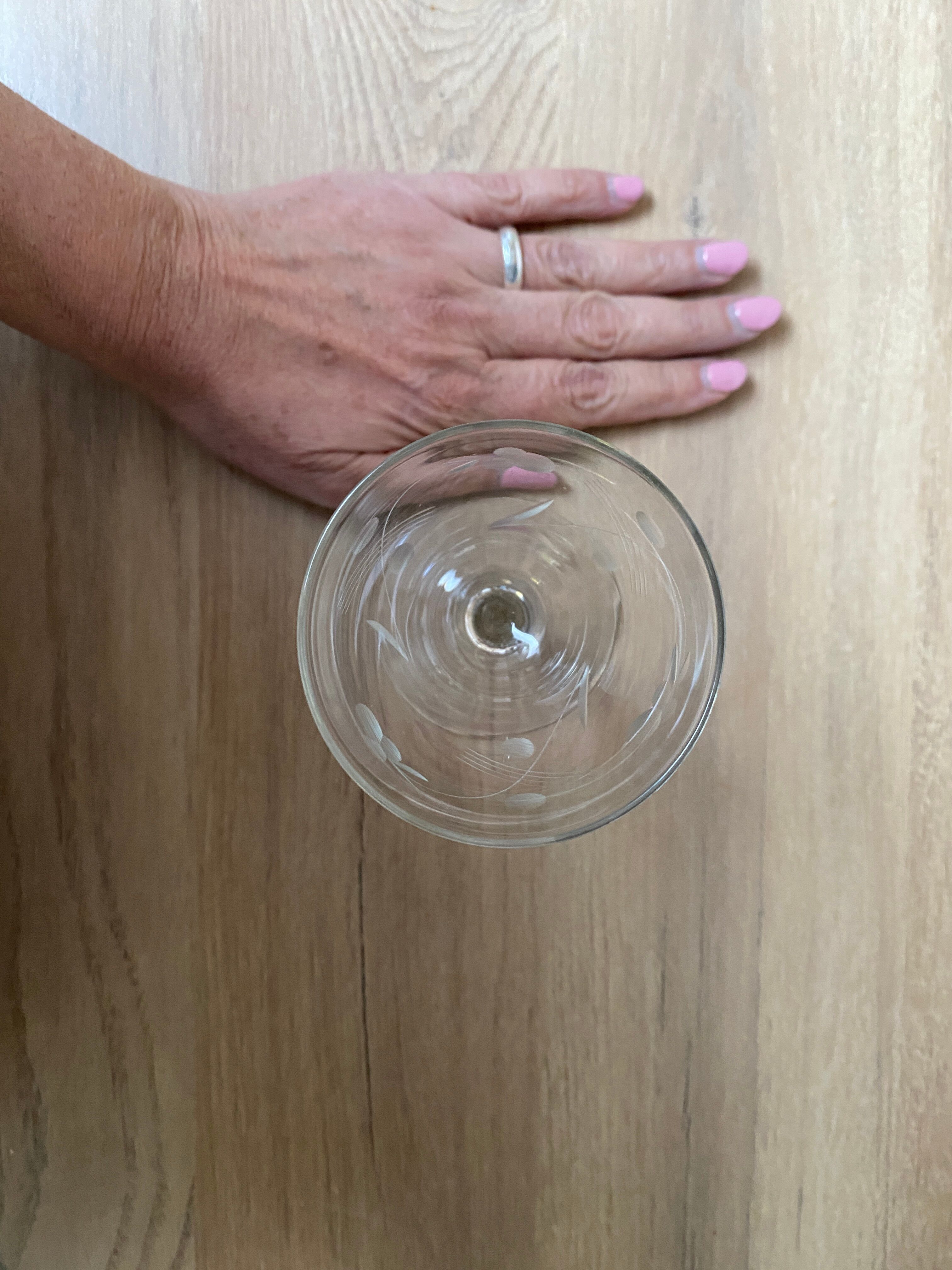 Set of 6 engraved wine glasses