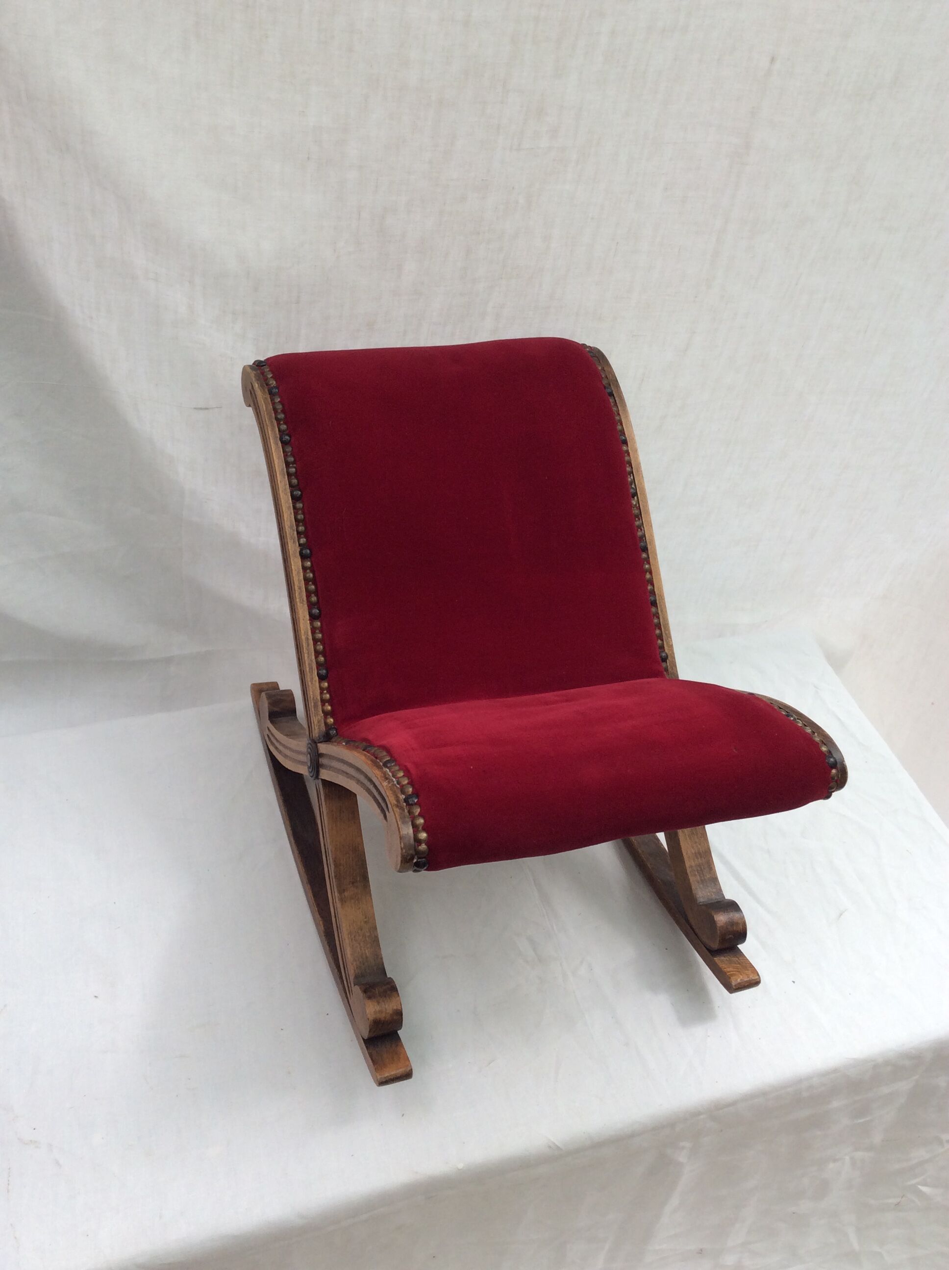 Wooden swing tabou/rest feet and dark red fabric dimension: H-38xL-54xPr-35cm-