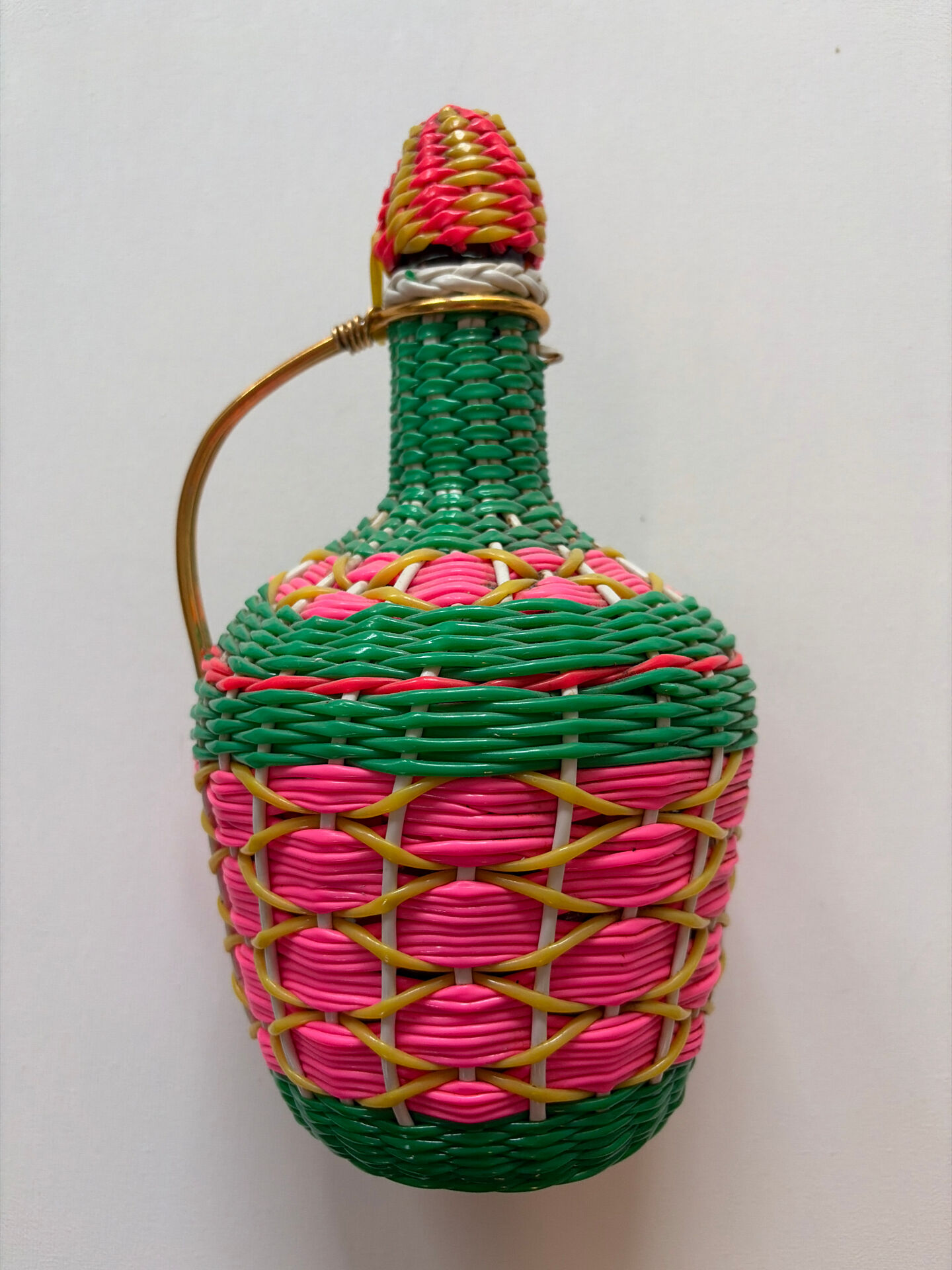 Green and pink scoobidou carafe