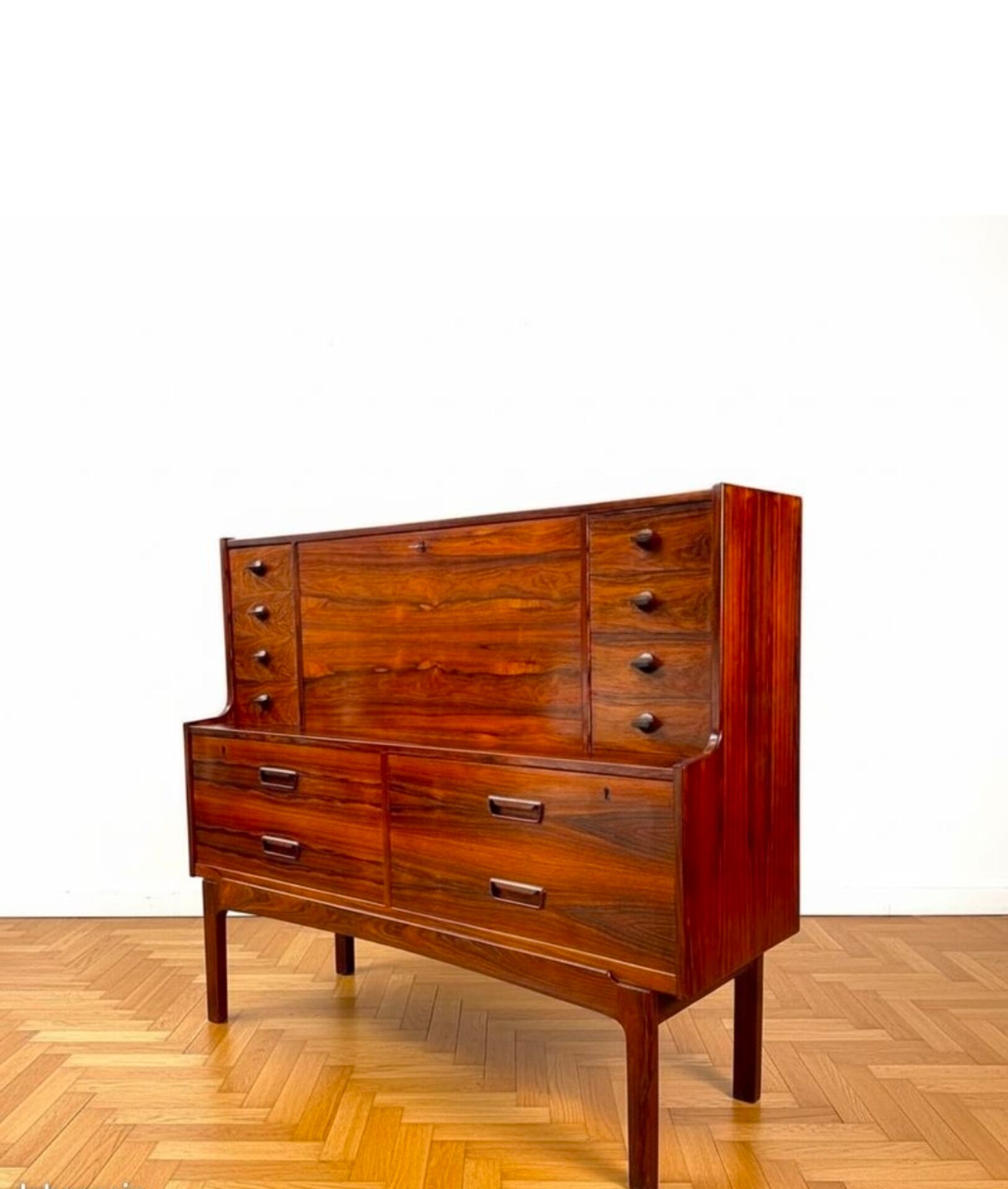 Very rare – Model No. 69 secretary in Rio rosewood – Arne Wahl I