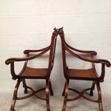 Paire de fauteuils anciens curules dit Dagobert en bois sculpté