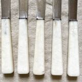 8 couteaux anciens inoxydables