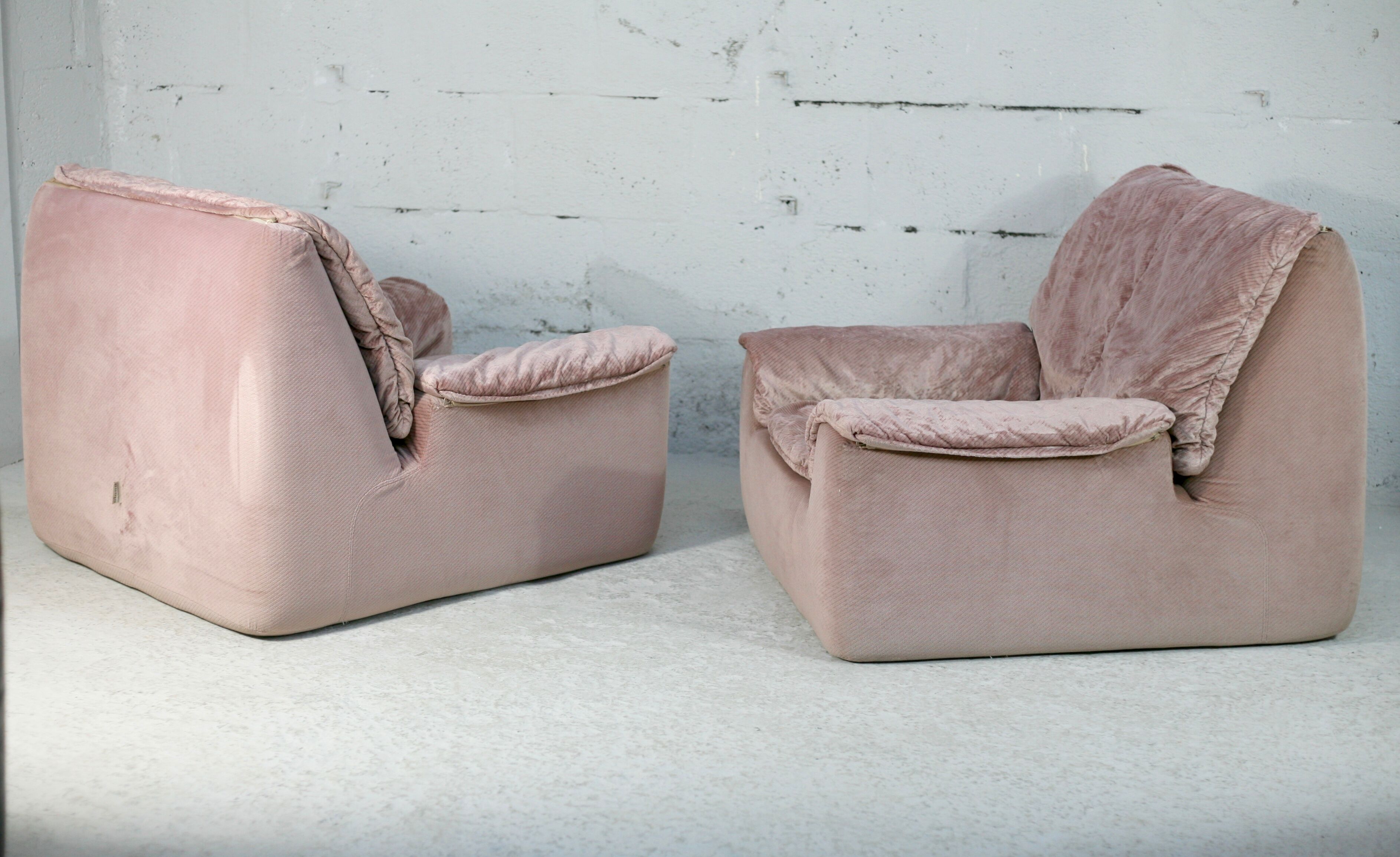 Cinna, pair of armchairs foam and velvet ras pink pale, France, circa 1970