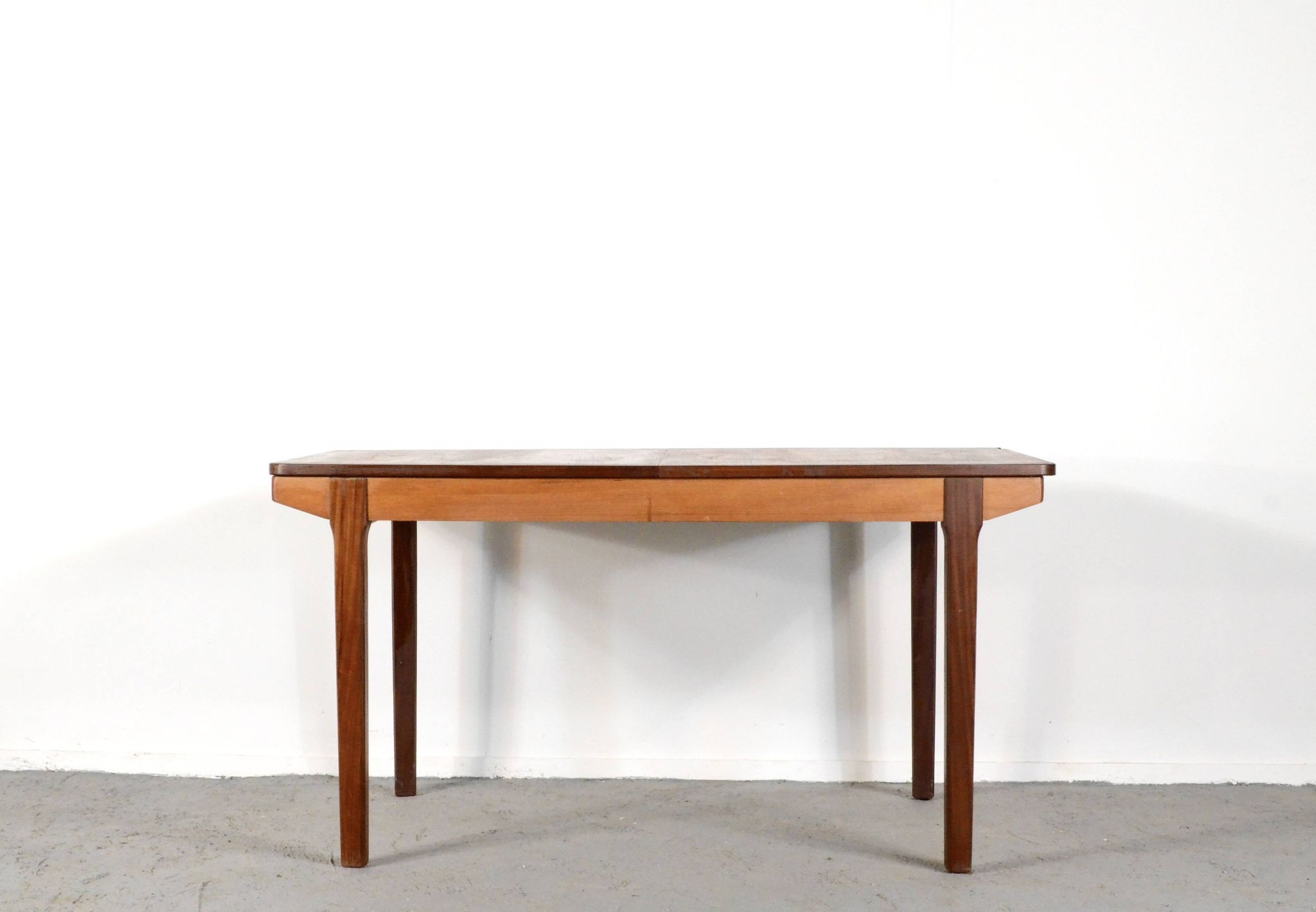 Table extensible Nathan des années 50 en teck magnifique. Moderne / Rétro / Danois