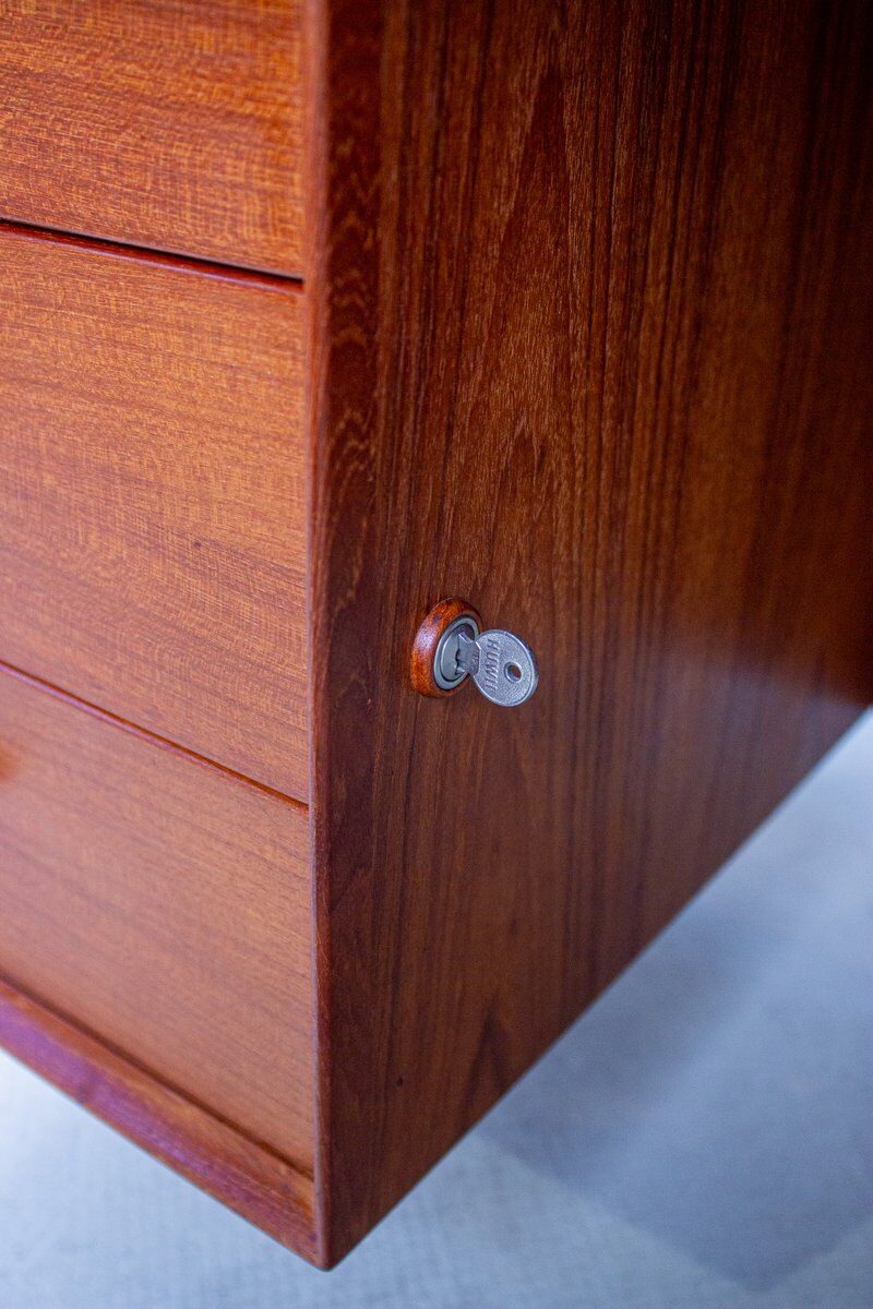 Danish mid-century desk model 207 in teak by Arne Vodder for Sibast, 1960s.