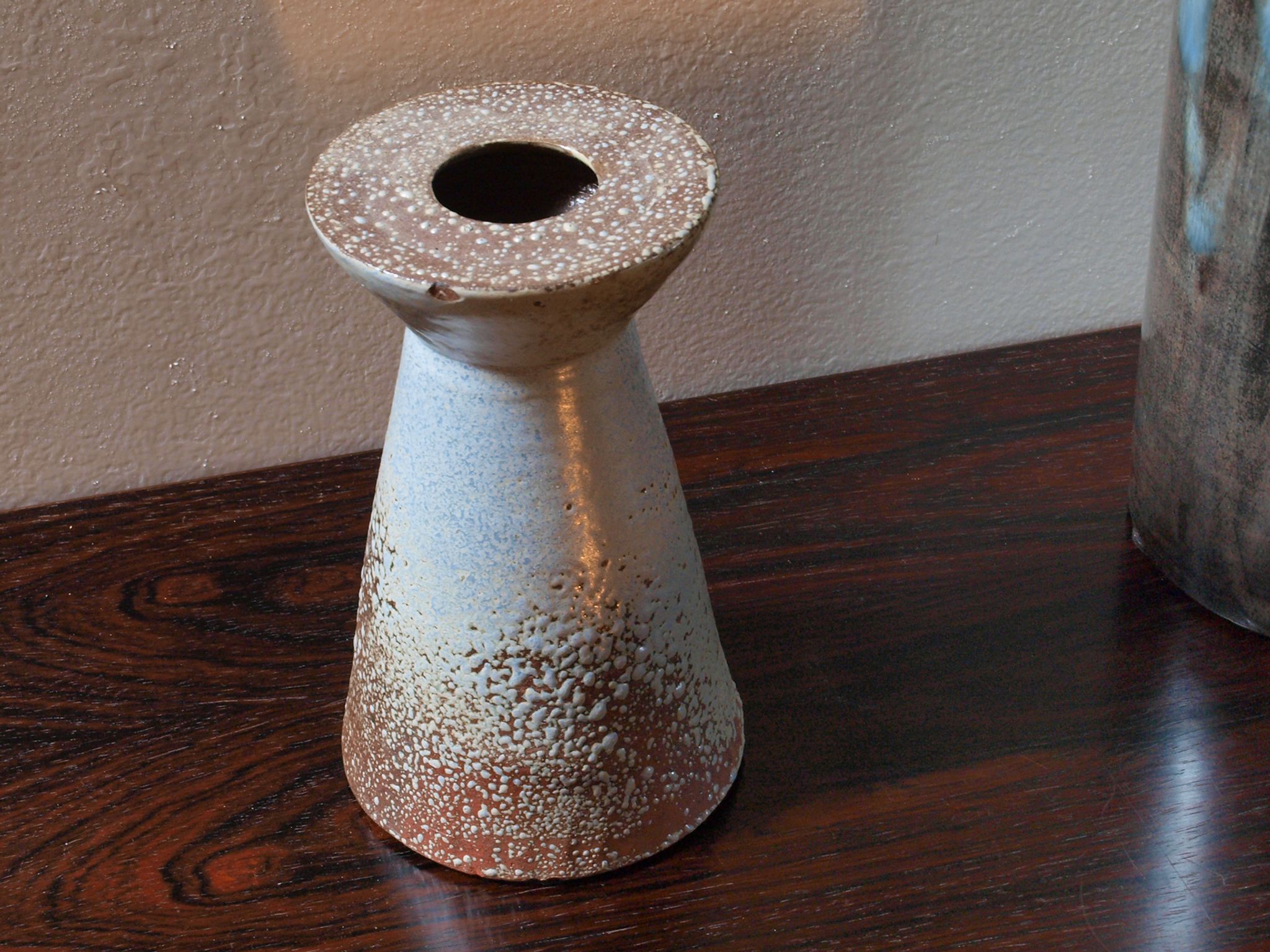 Vase diabolo brutaliste de Joël Baudoin, années 60