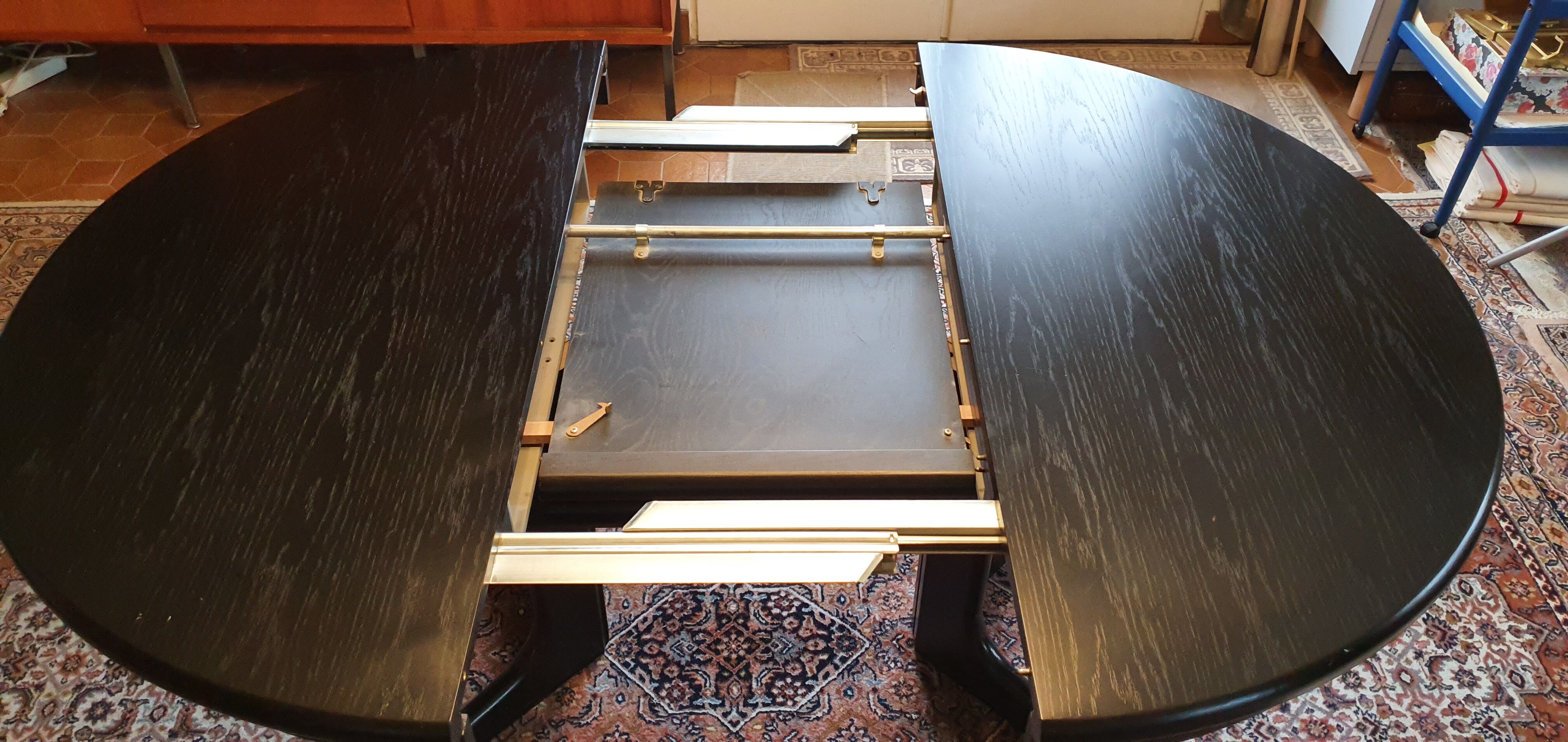 Baumann-type table with 4/8-person extensions.