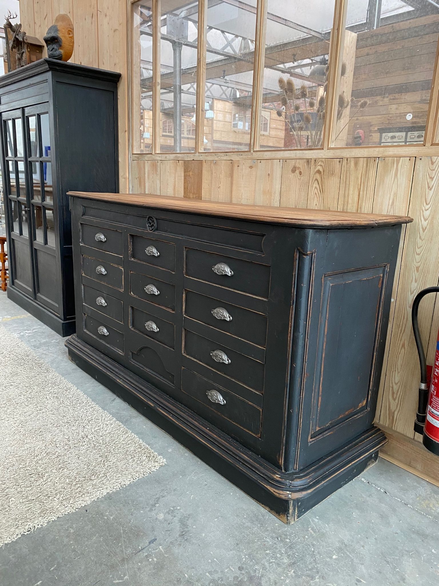 Craft furniture in oak at the end of the 19th century