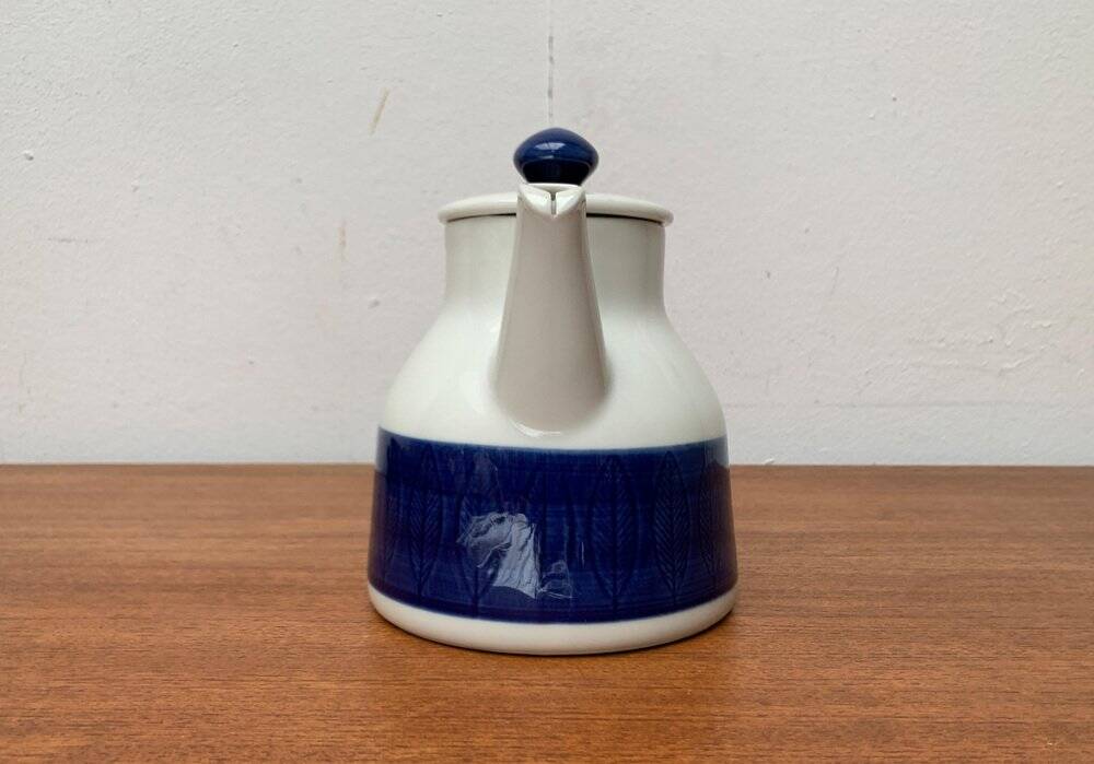 Coffee pot from the Koka Bleu series, Blau, Bla Swedish mid-century by Hertha Bengtson for Rörstrand, 1950s.