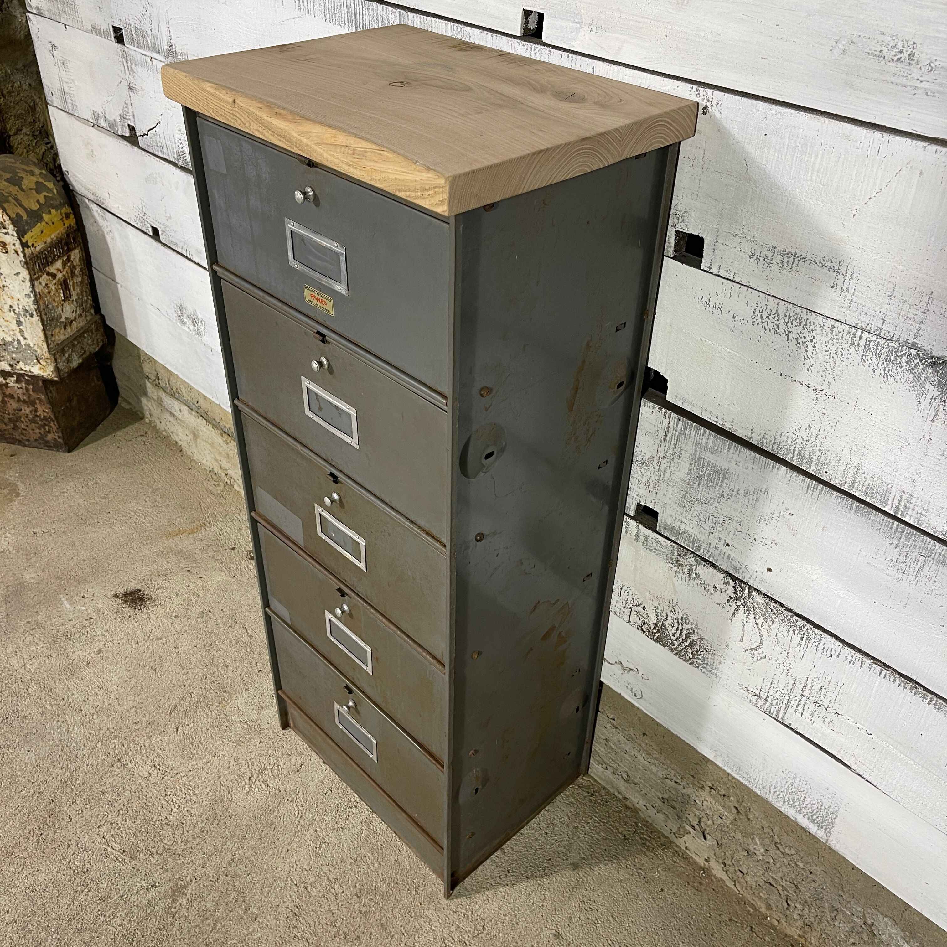 Ronéo cabinet with 5 valves