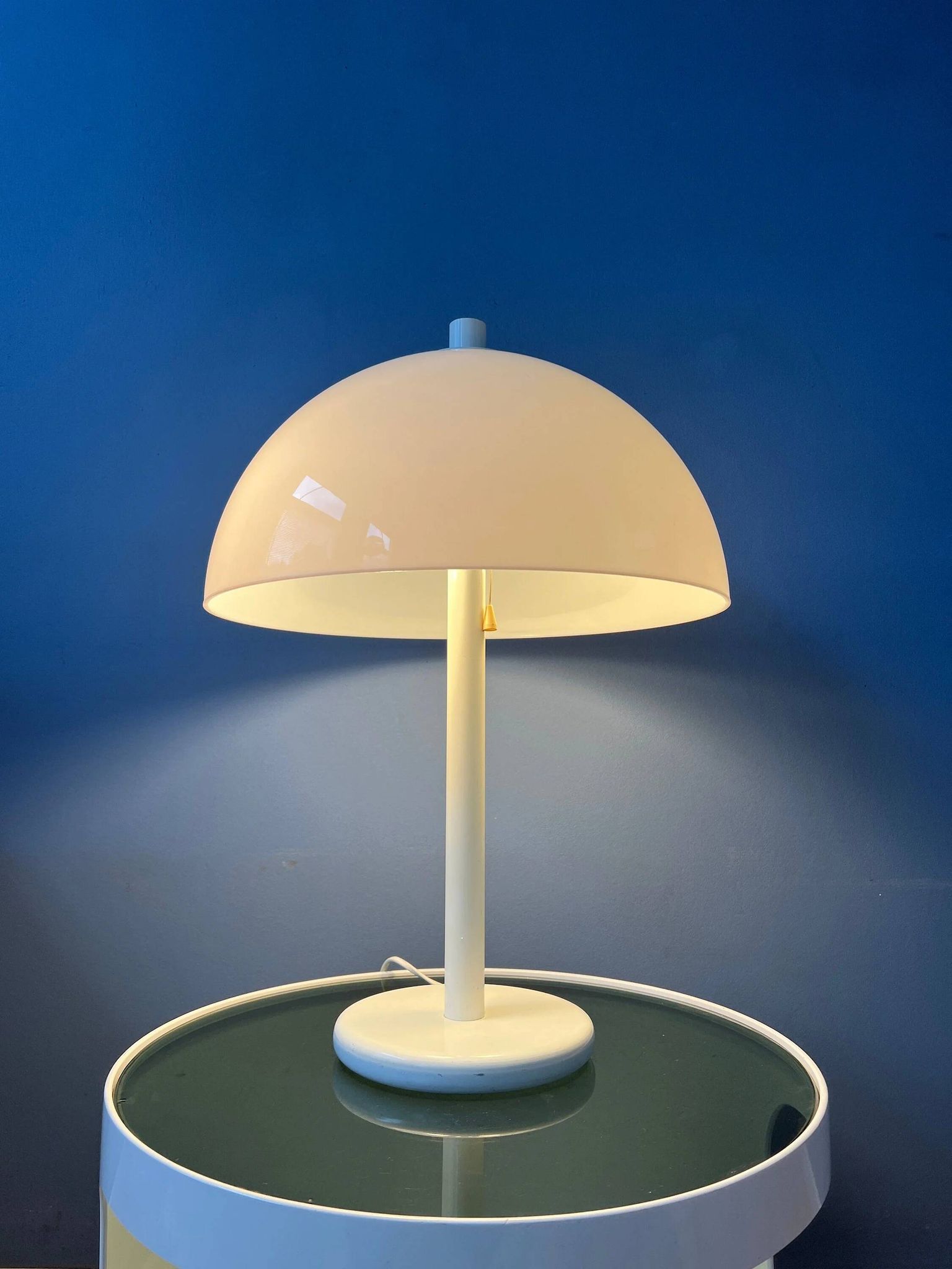 White Mid-Century Dijkstra mushroom table lamp