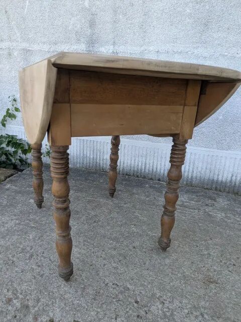 Table ronde rabattable