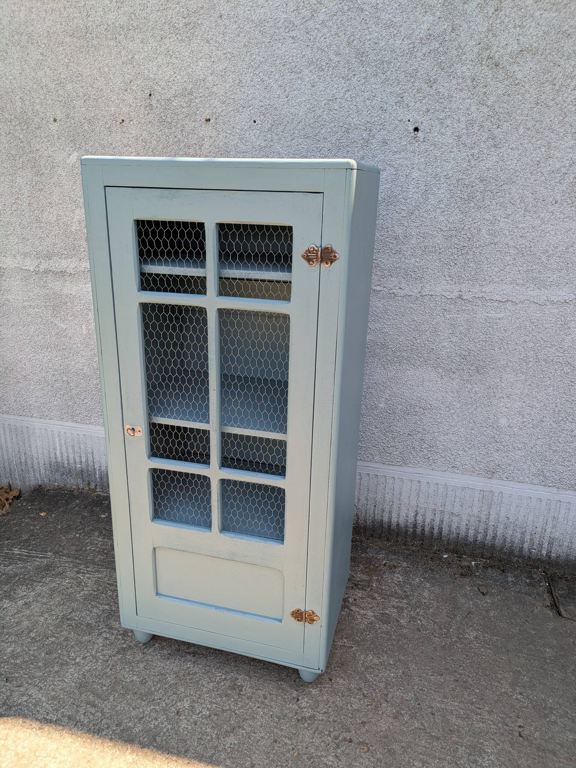 Small Parisian wardrobe