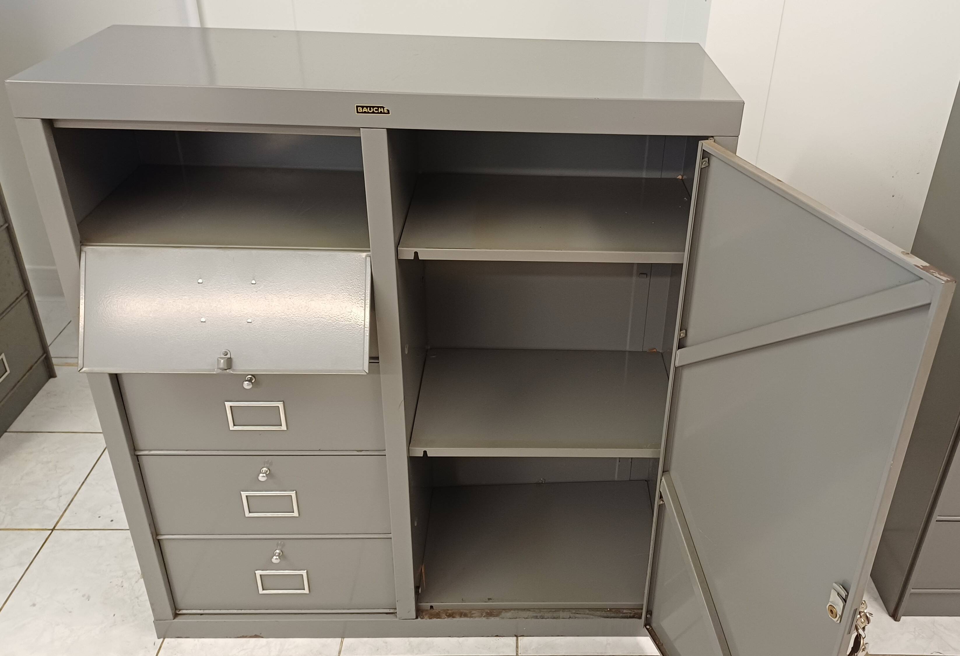 BAUCHE industrial furniture with 5 drawers and a door – vintage metal from the 1950s