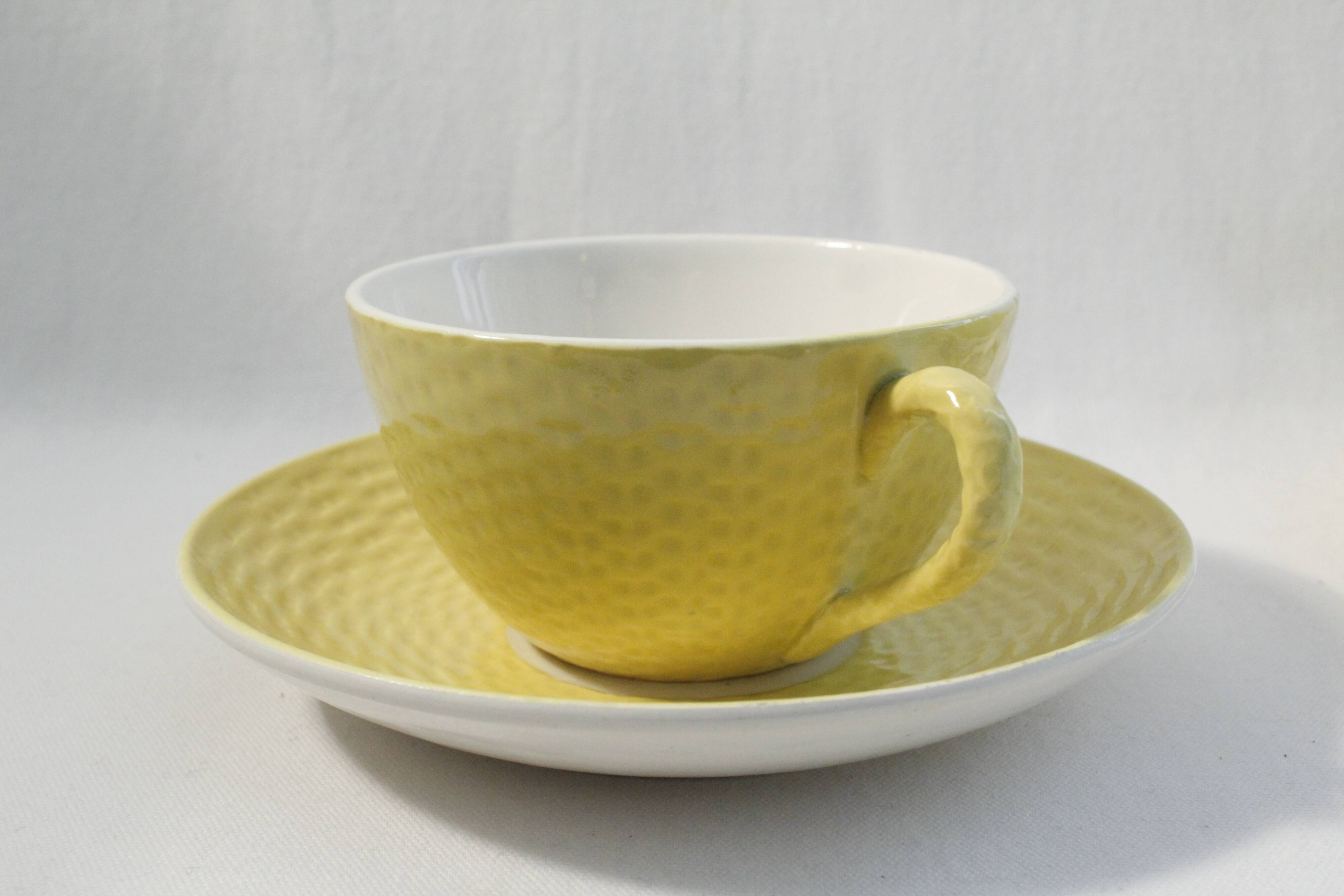 Lot 2 tea cups and yellow vintage saucer - Digoin Sarreguemines