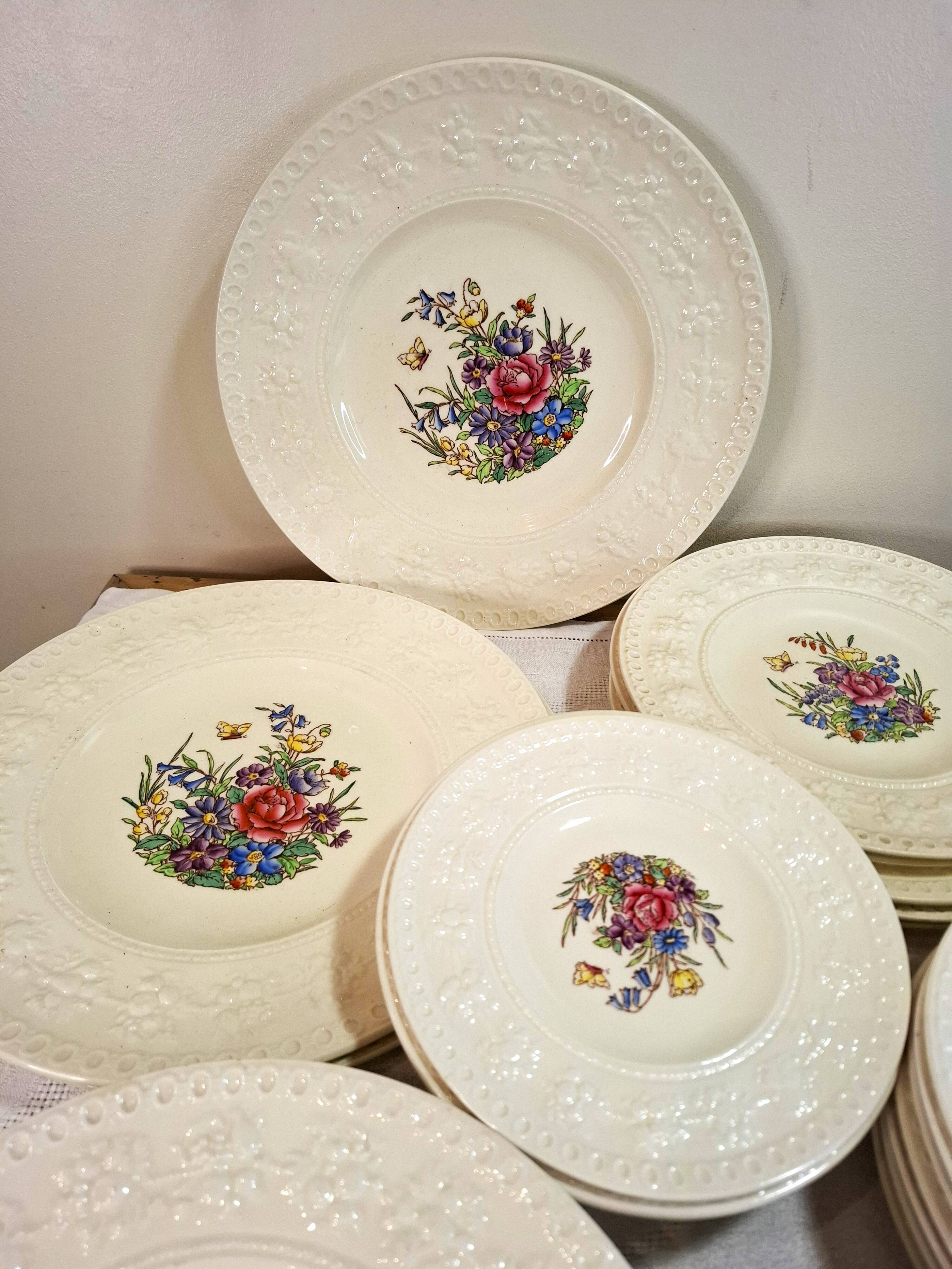 English plates Wedgwood Wellesley