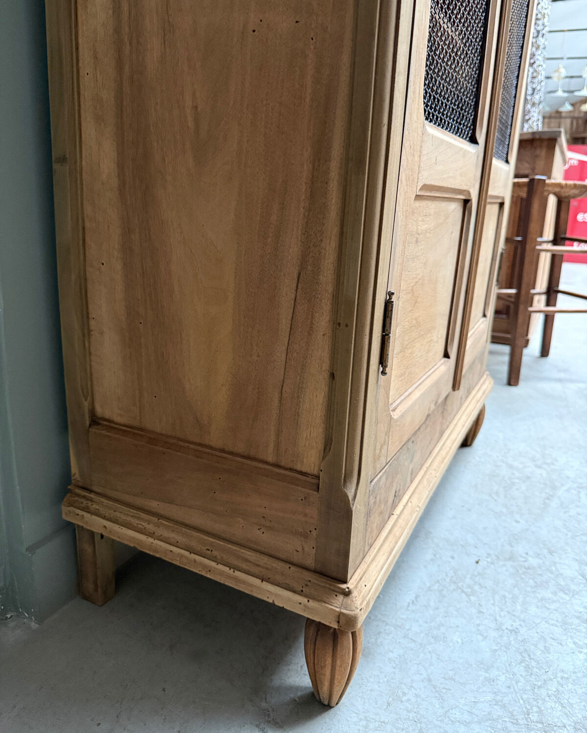 Old library with grilles (renovated)