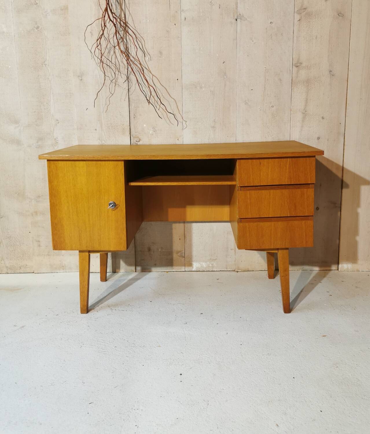 Desk with compass feet