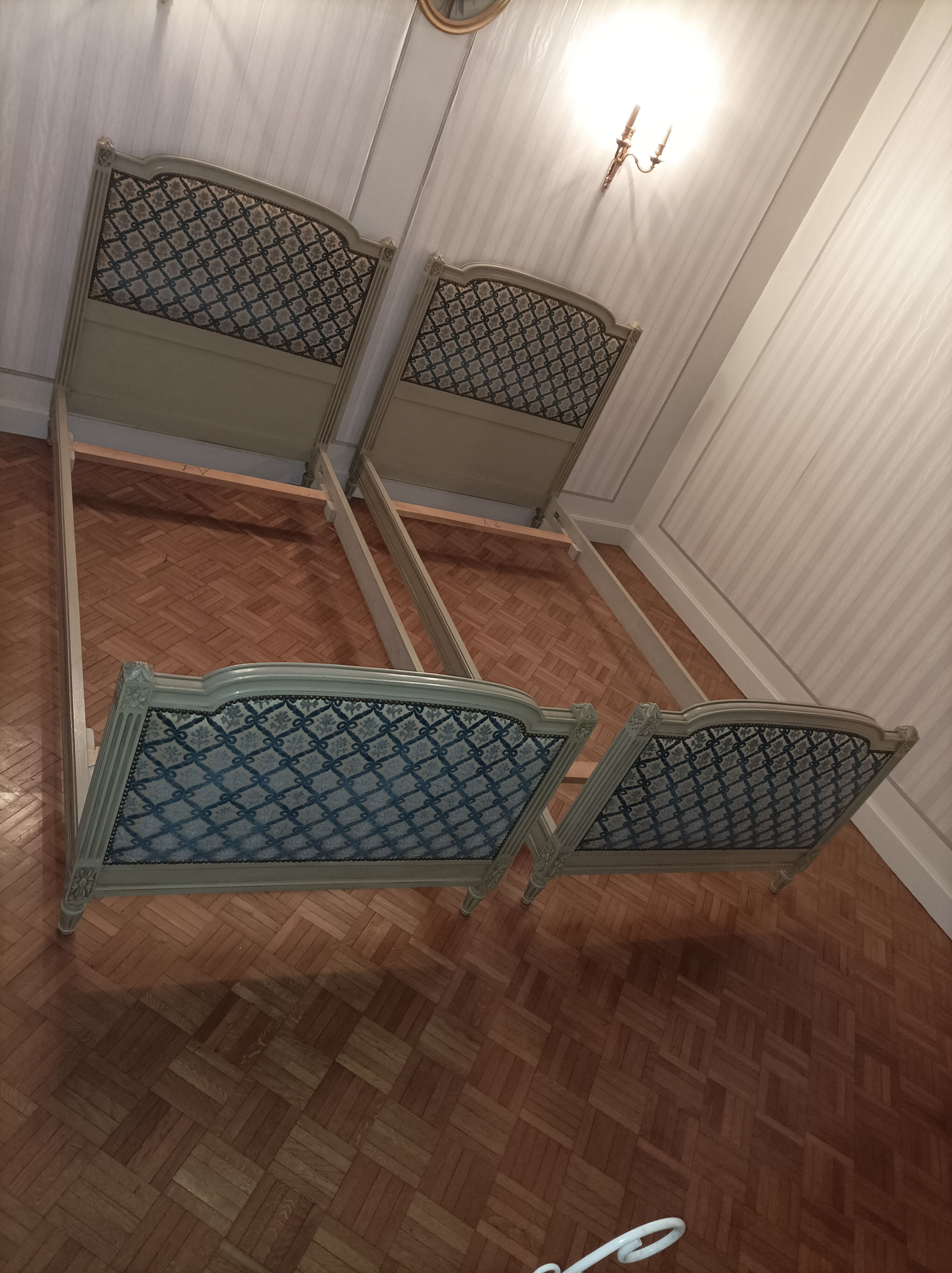 Louis XVI beds