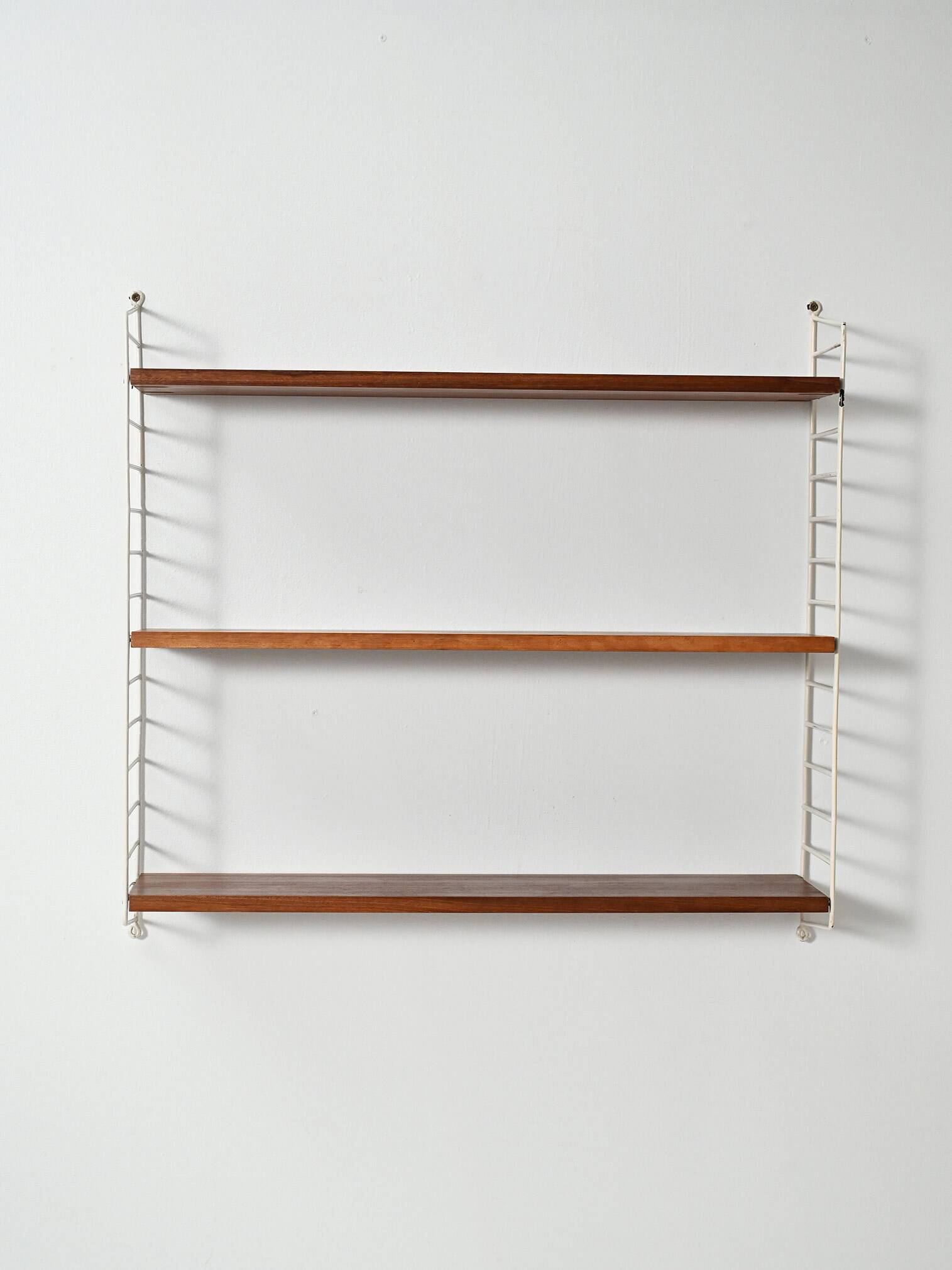 "Hylla" wall shelving system in teak