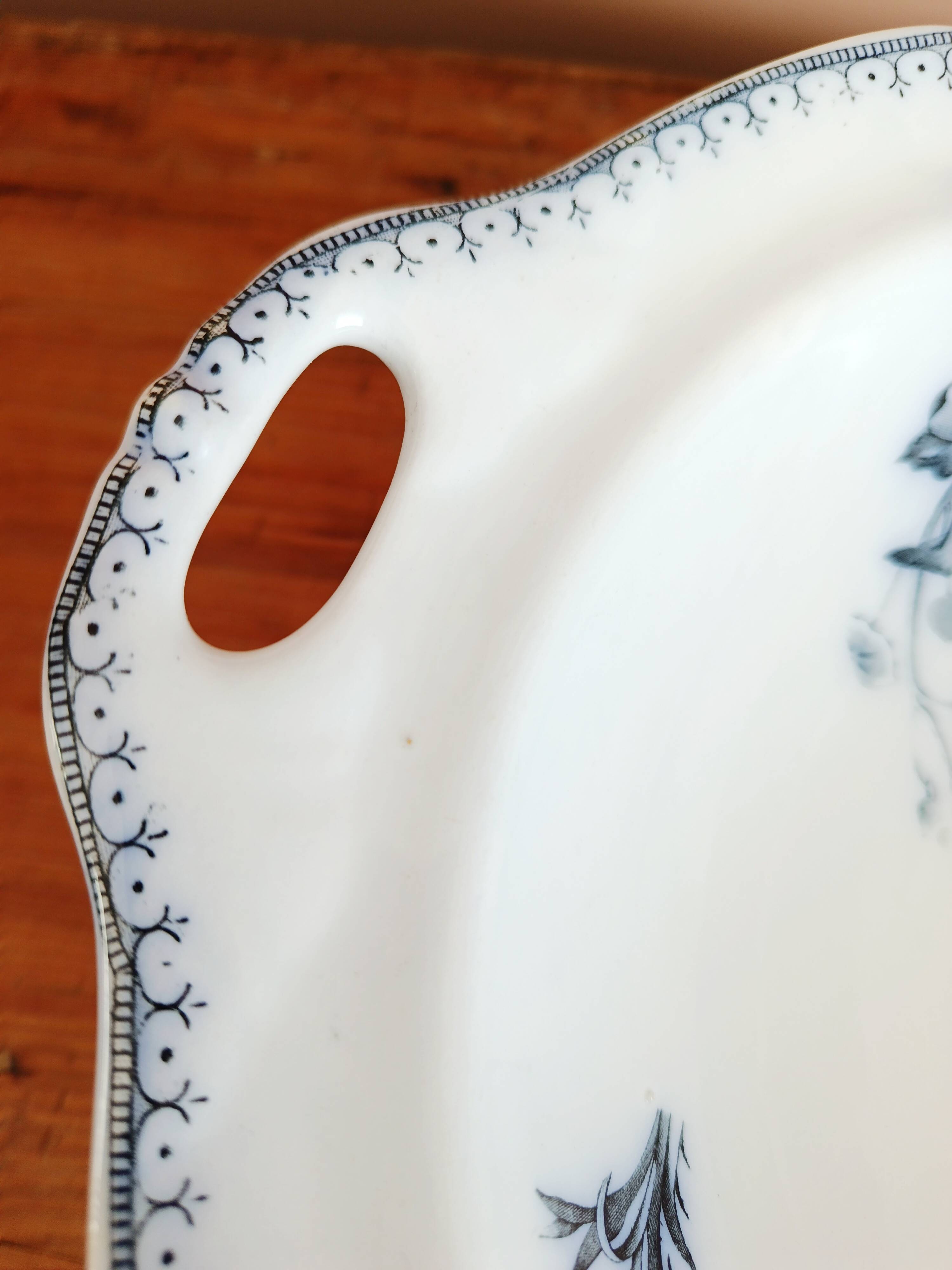 Bowl, earthenware salad bowl from Petrus Regout, Malaga.