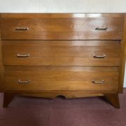 Vintage chest of drawers around 1960 - 3 drawers -Medium oak color - Compass feet -Very good condition
