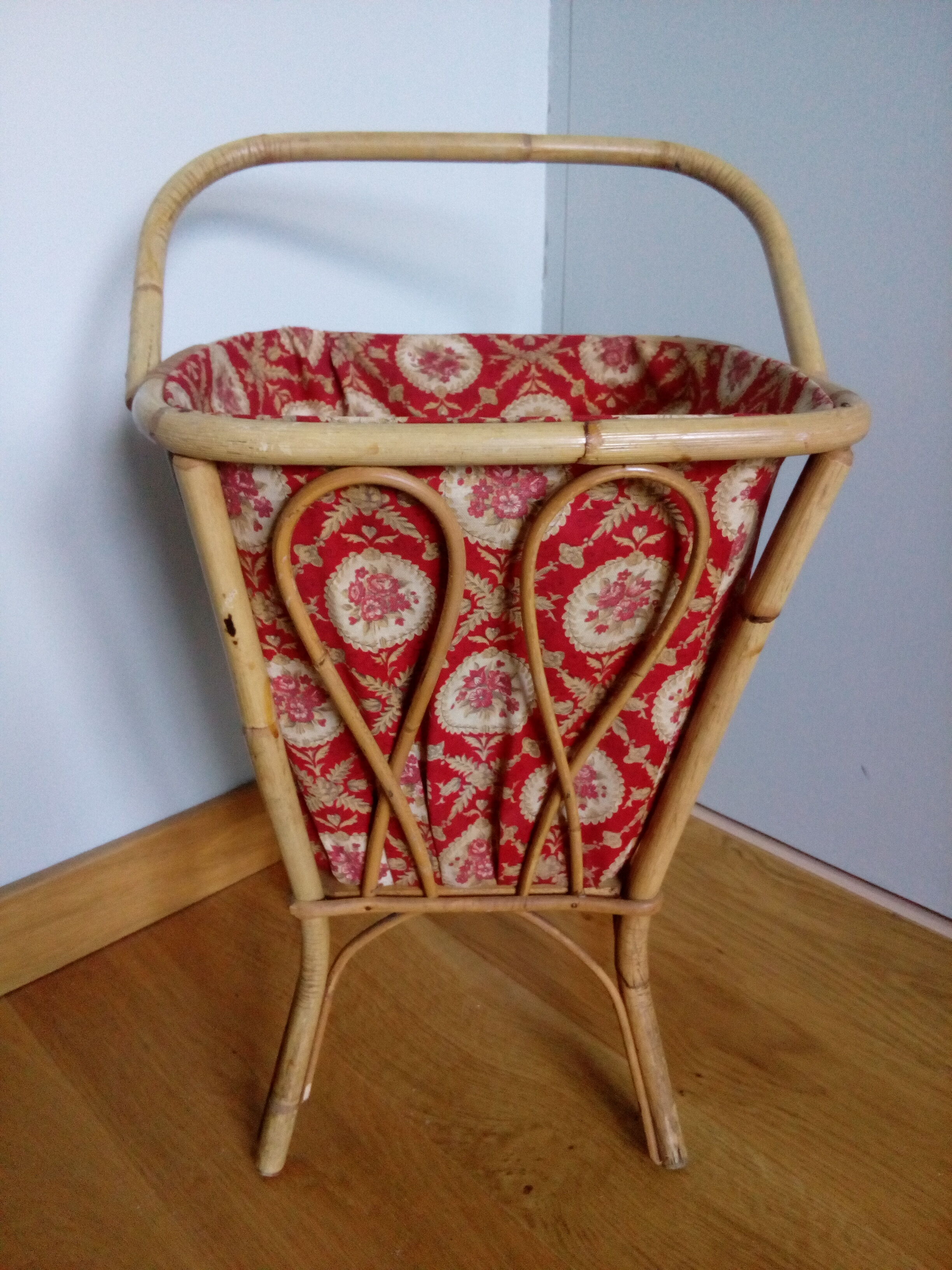 Square-shaped 1960s wicker knitting cart worker