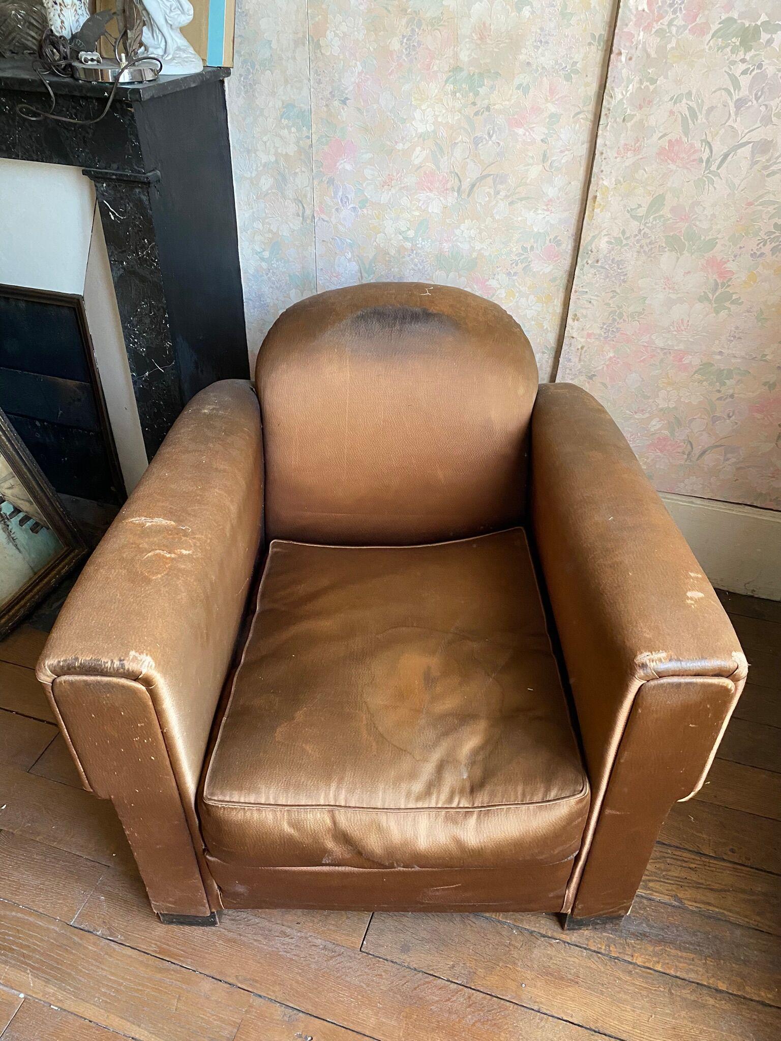 Vintage club armchair in brown fabrics to restore