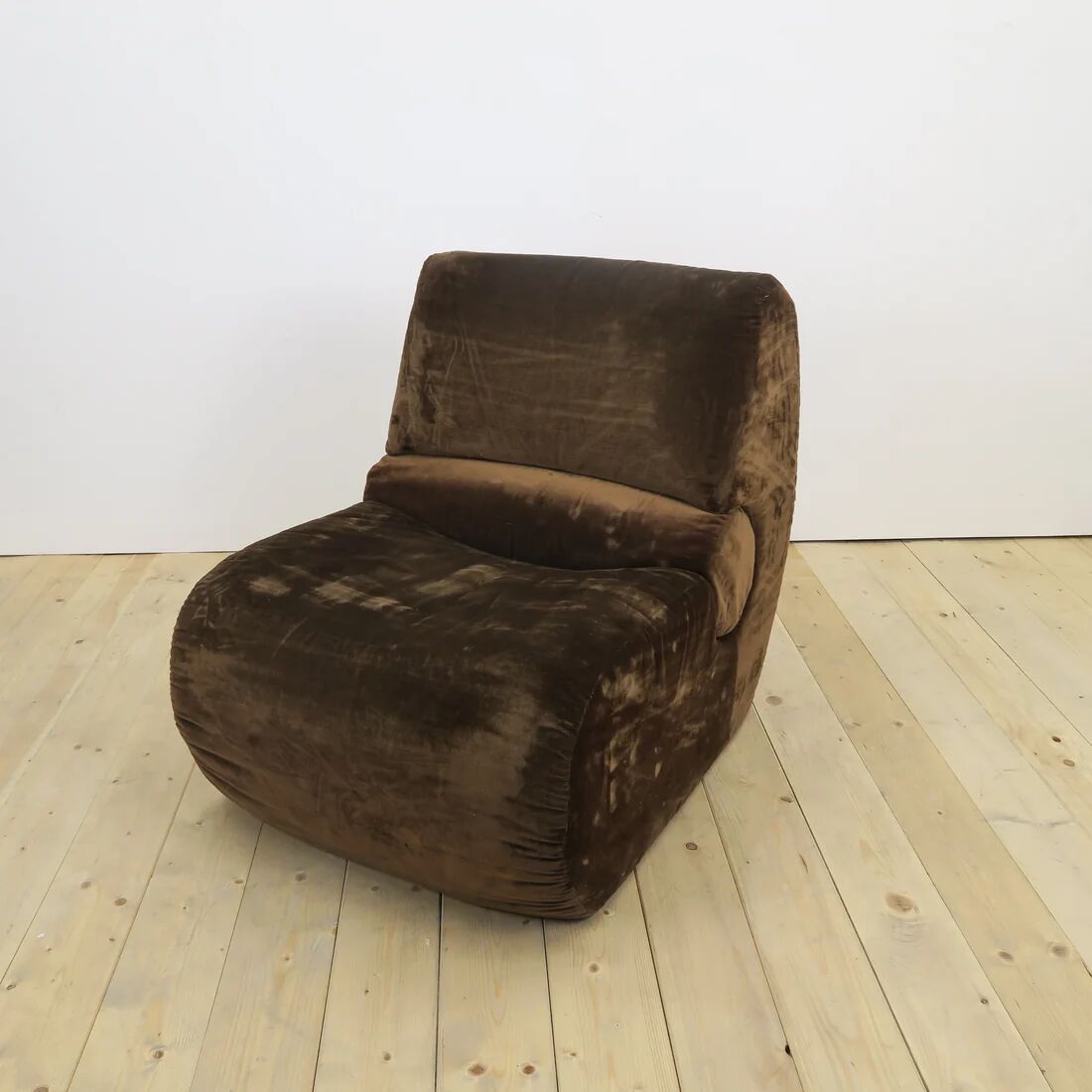 Italian velvet lounge chair, 1970s