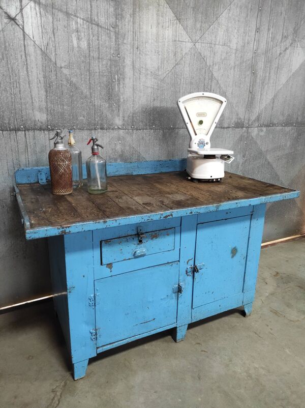 Établi industriel bleu vif   Îlot de cuisine ou cuisine extérieure