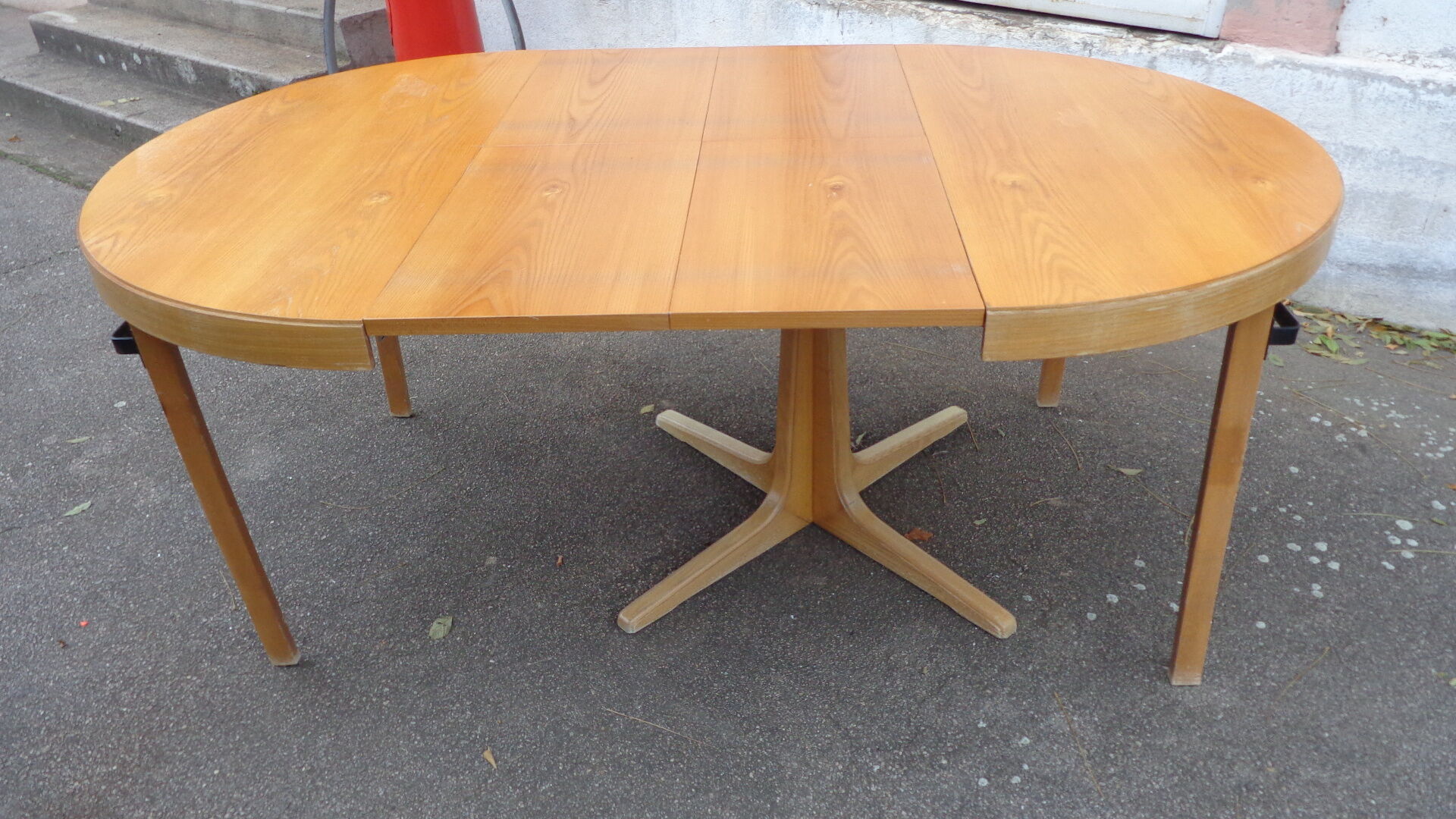 Baumann table in white wood